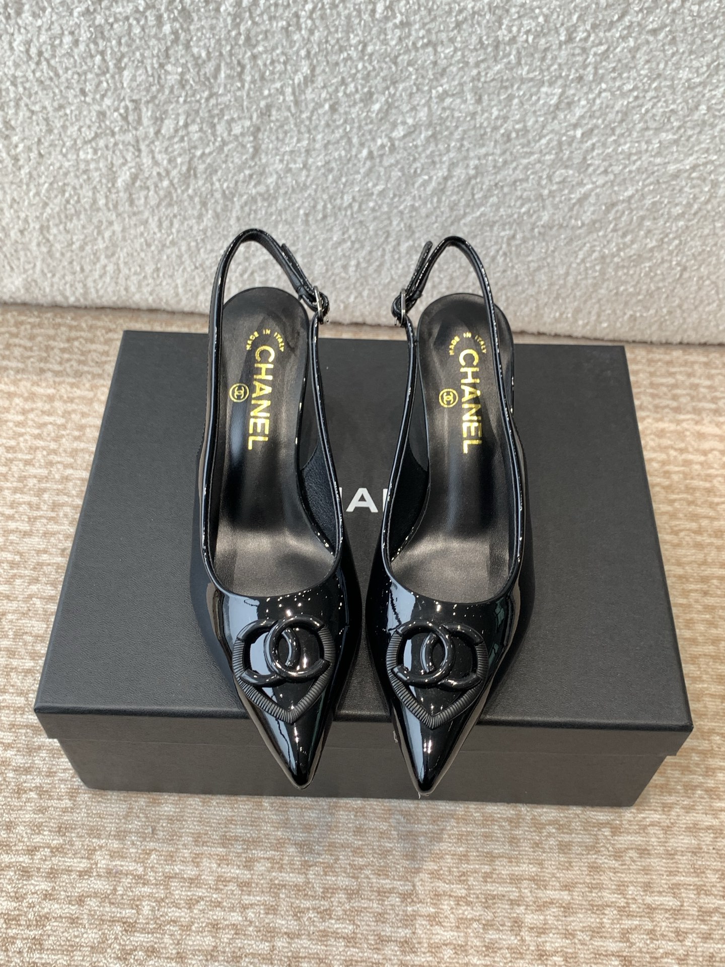 Chanel 小香CHANEL25ss 早春新品太香了 双C爱心扣尖头单鞋凉鞋拖鞋系列