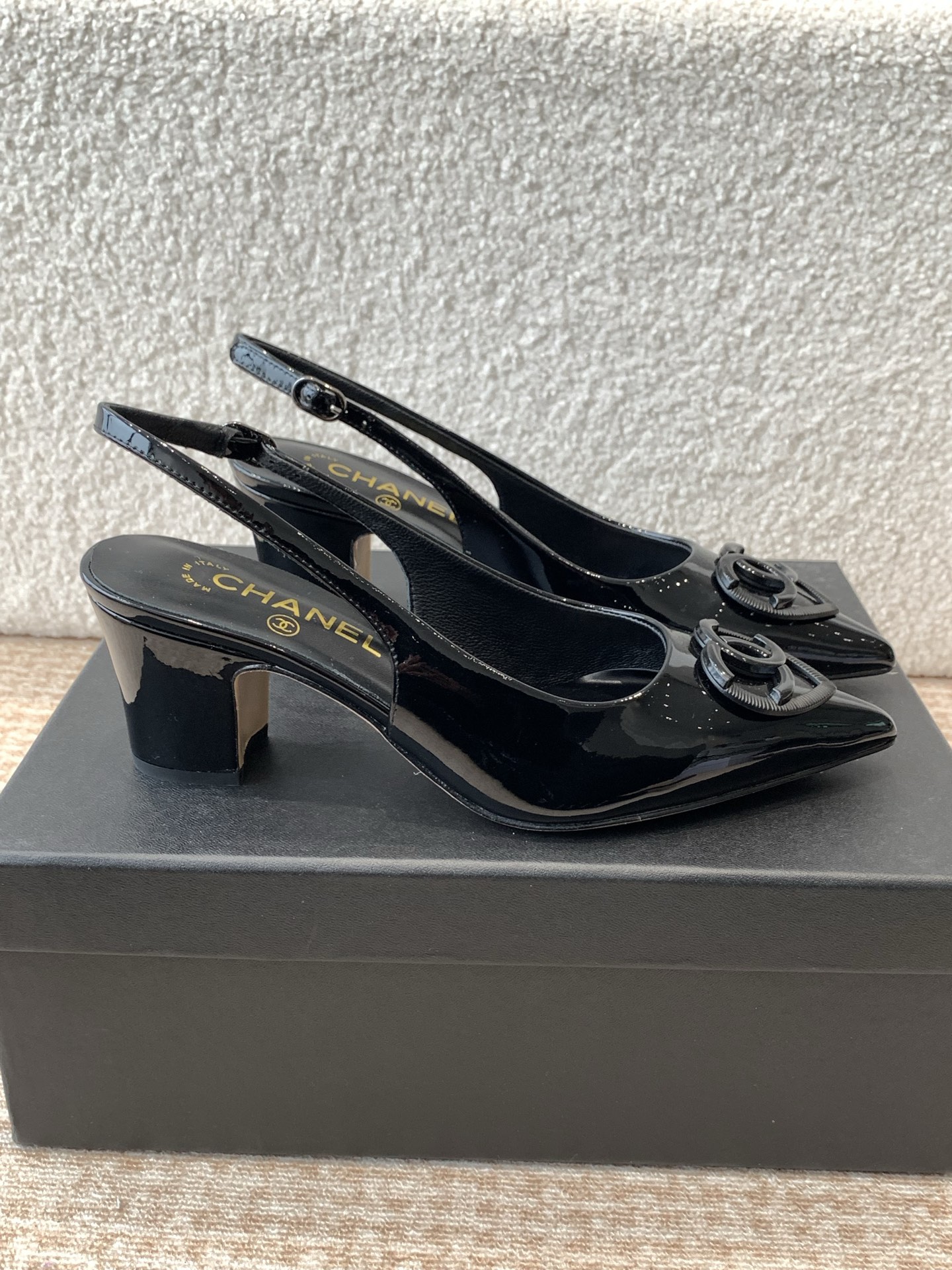 Chanel 小香CHANEL25ss 早春新品太香了 双C爱心扣尖头单鞋凉鞋拖鞋系列