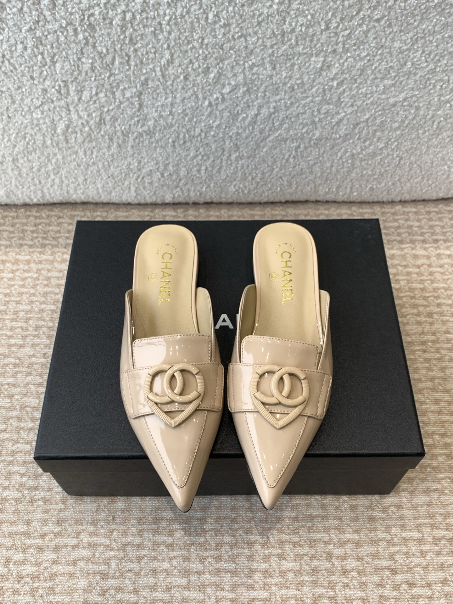 Chanel 小香CHANEL25ss 早春新品太香了 双C爱心扣尖头单鞋凉鞋拖鞋系列