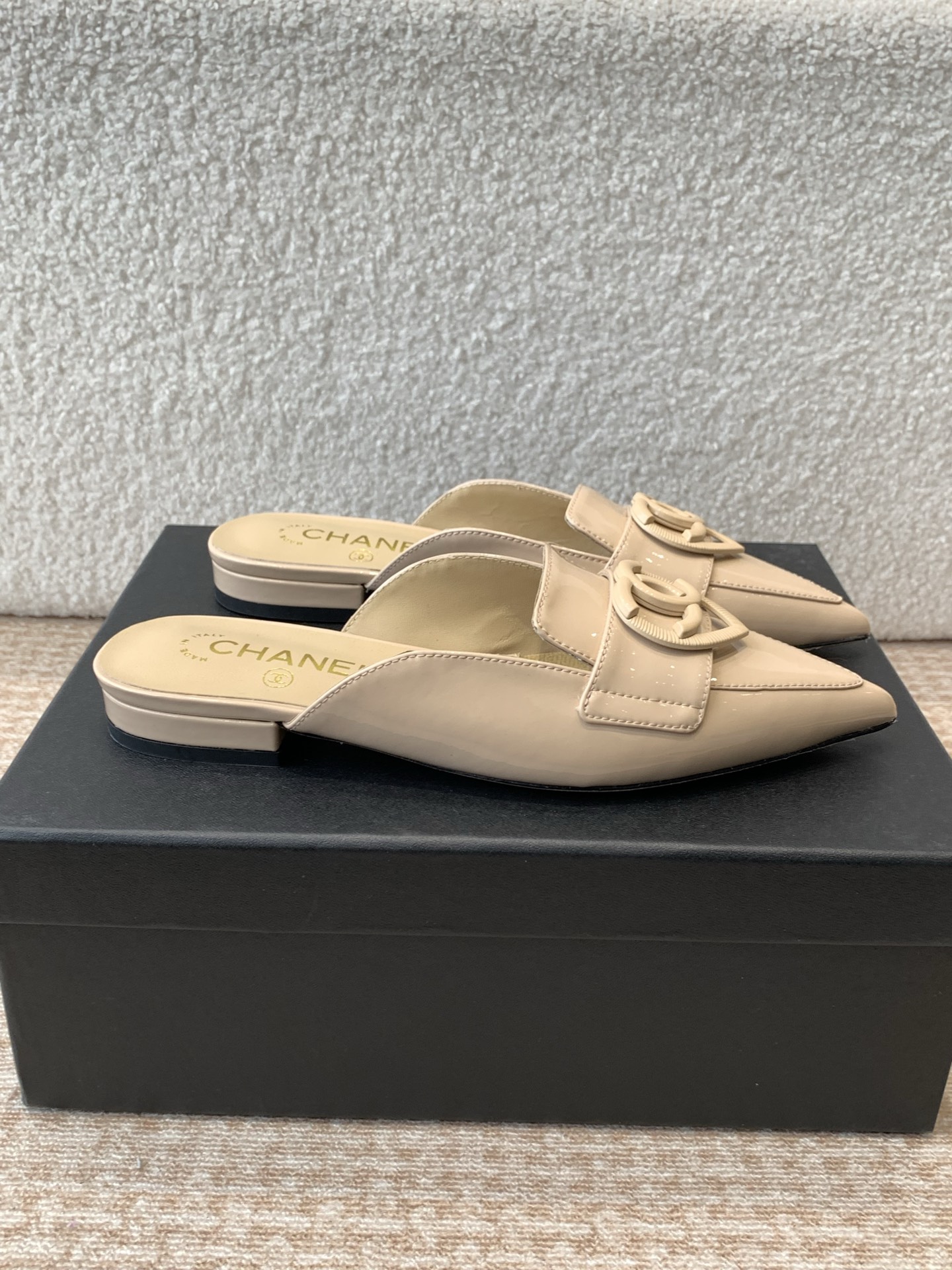 Chanel 小香CHANEL25ss 早春新品太香了 双C爱心扣尖头单鞋凉鞋拖鞋系列