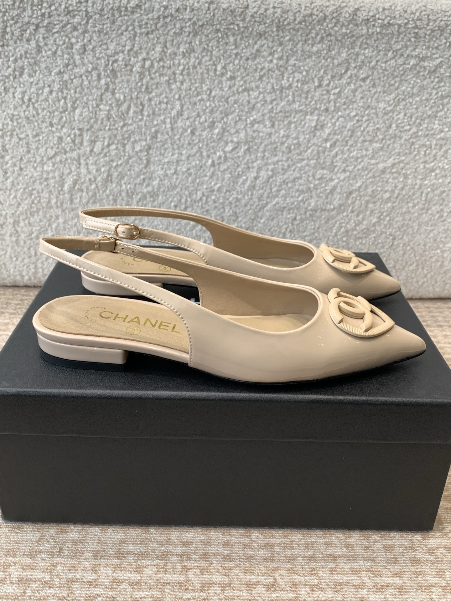 Chanel 小香CHANEL25ss 早春新品太香了 双C爱心扣尖头单鞋凉鞋拖鞋系列