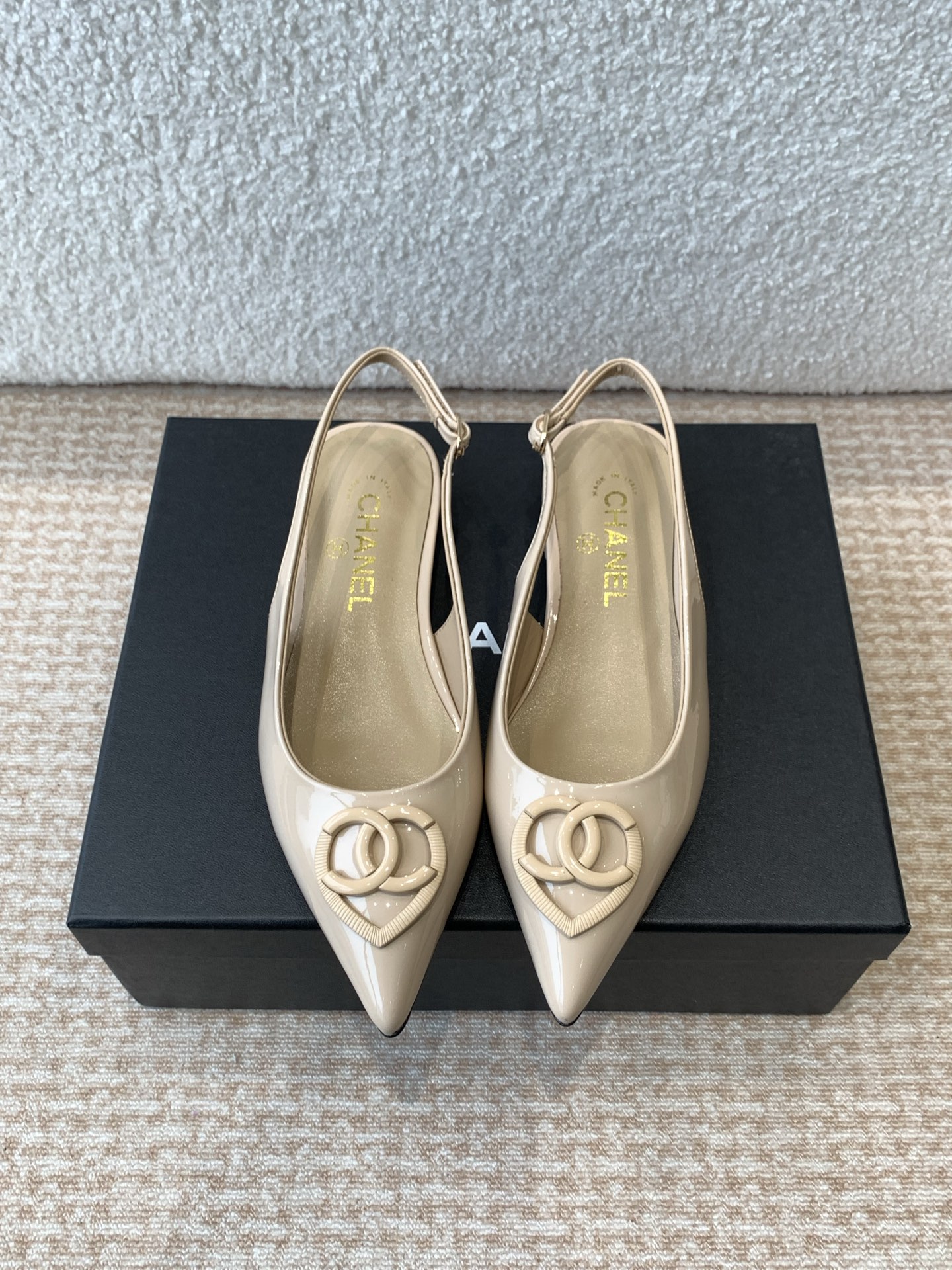 Chanel 小香CHANEL25ss 早春新品太香了 双C爱心扣尖头单鞋凉鞋拖鞋系列