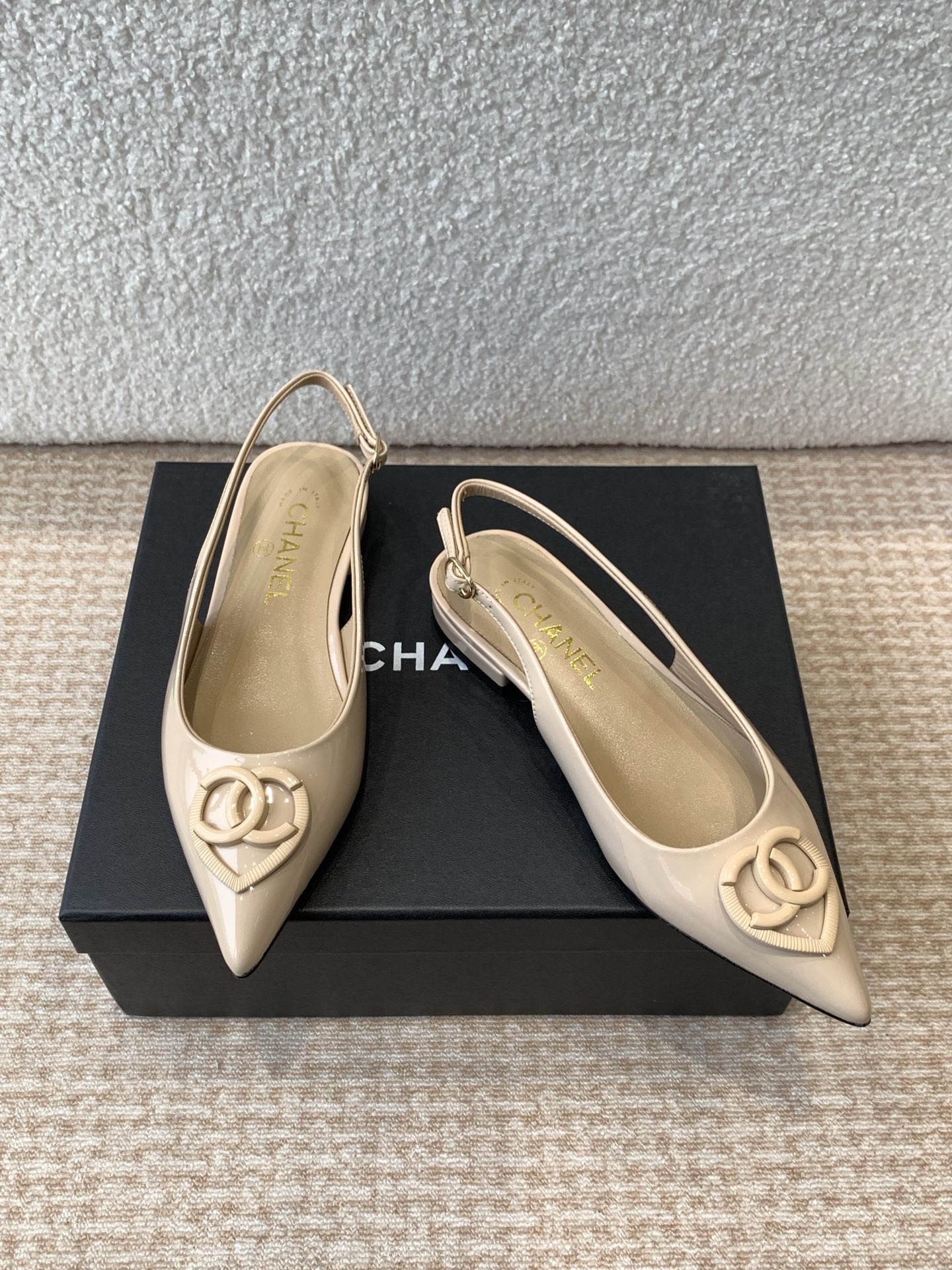 Chanel 小香CHANEL25ss 早春新品太香了 双C爱心扣尖头单鞋凉鞋拖鞋系列