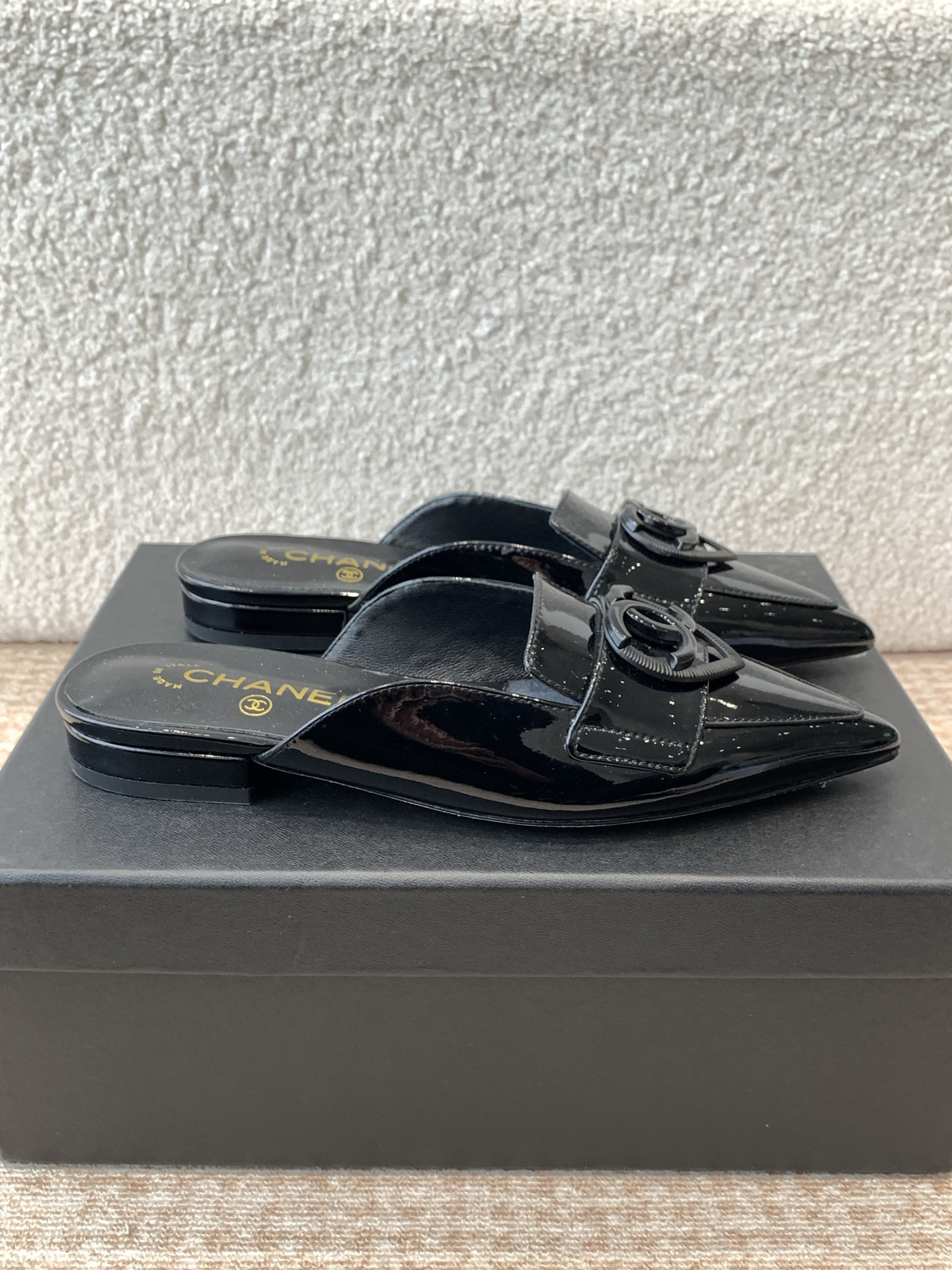 Chanel 小香CHANEL25ss 早春新品太香了 双C爱心扣尖头单鞋凉鞋拖鞋系列