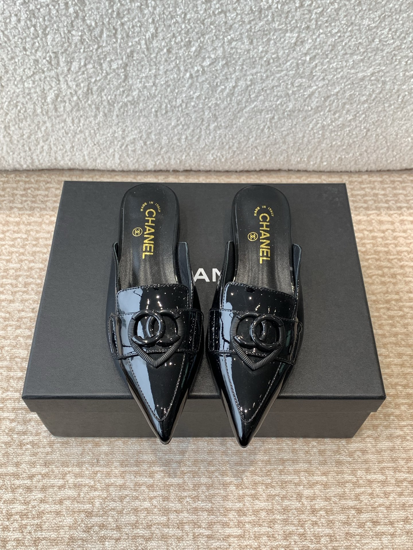 Chanel 小香CHANEL25ss 早春新品太香了 双C爱心扣尖头单鞋凉鞋拖鞋系列