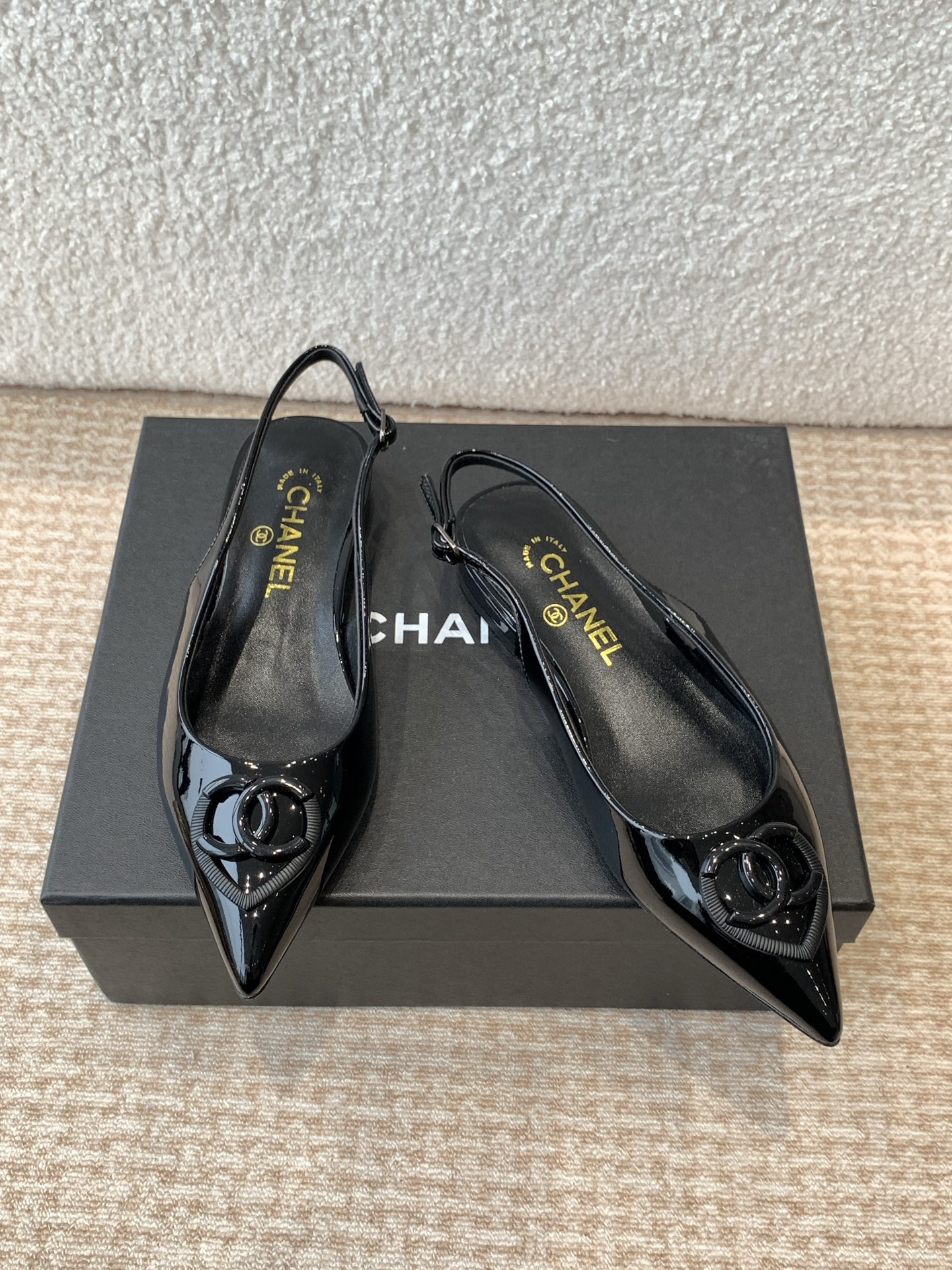 Chanel 小香CHANEL25ss 早春新品太香了 双C爱心扣尖头单鞋凉鞋拖鞋系列