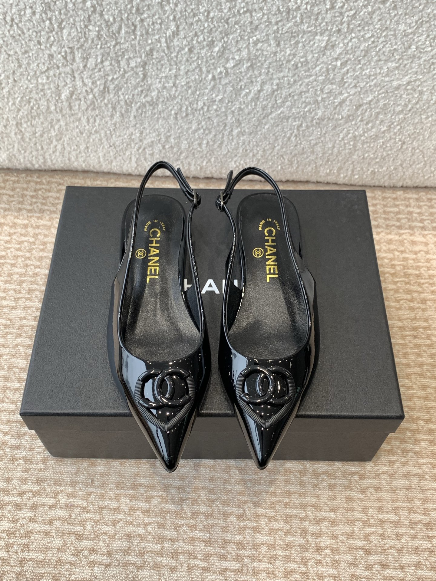 Chanel 小香CHANEL25ss 早春新品太香了 双C爱心扣尖头单鞋凉鞋拖鞋系列
