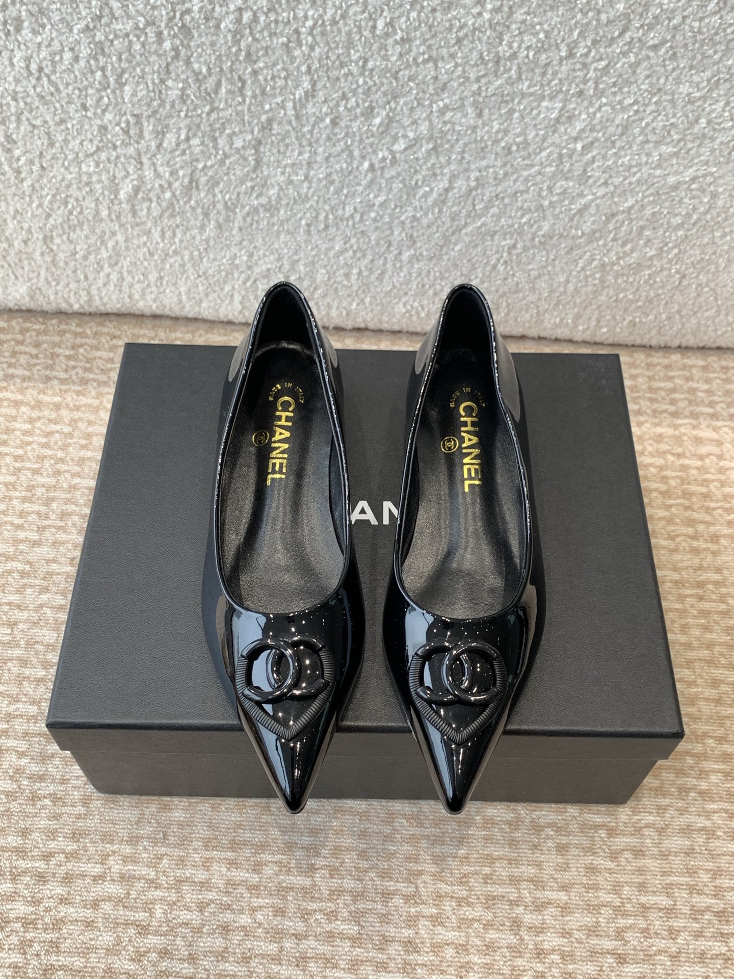 Chanel 小香CHANEL25ss 早春新品太香了 双C爱心扣尖头单鞋凉鞋拖鞋系列