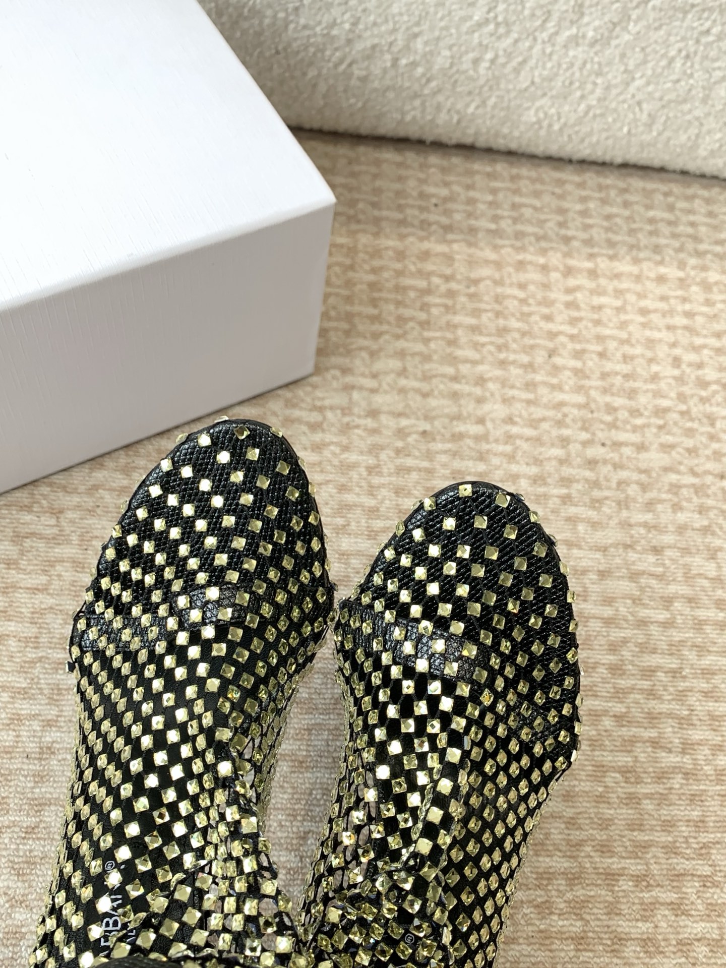 “Dolce & Gabbana: Classical vs. Modern Italian Romantic Series” - 图片 8