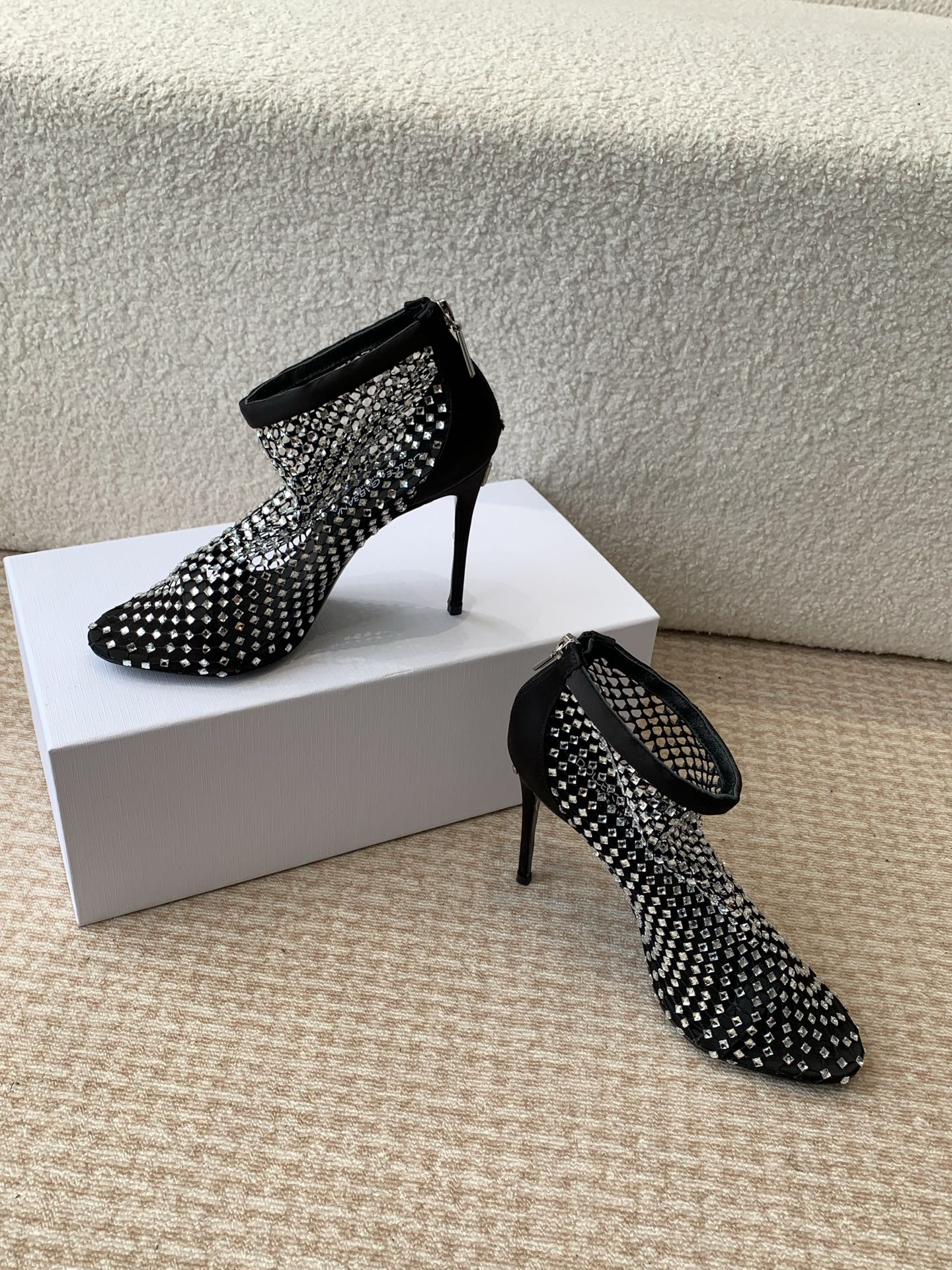Dolce & Gabbana: Classical meets Modern in Romantic Footwear Collection - 图片 6