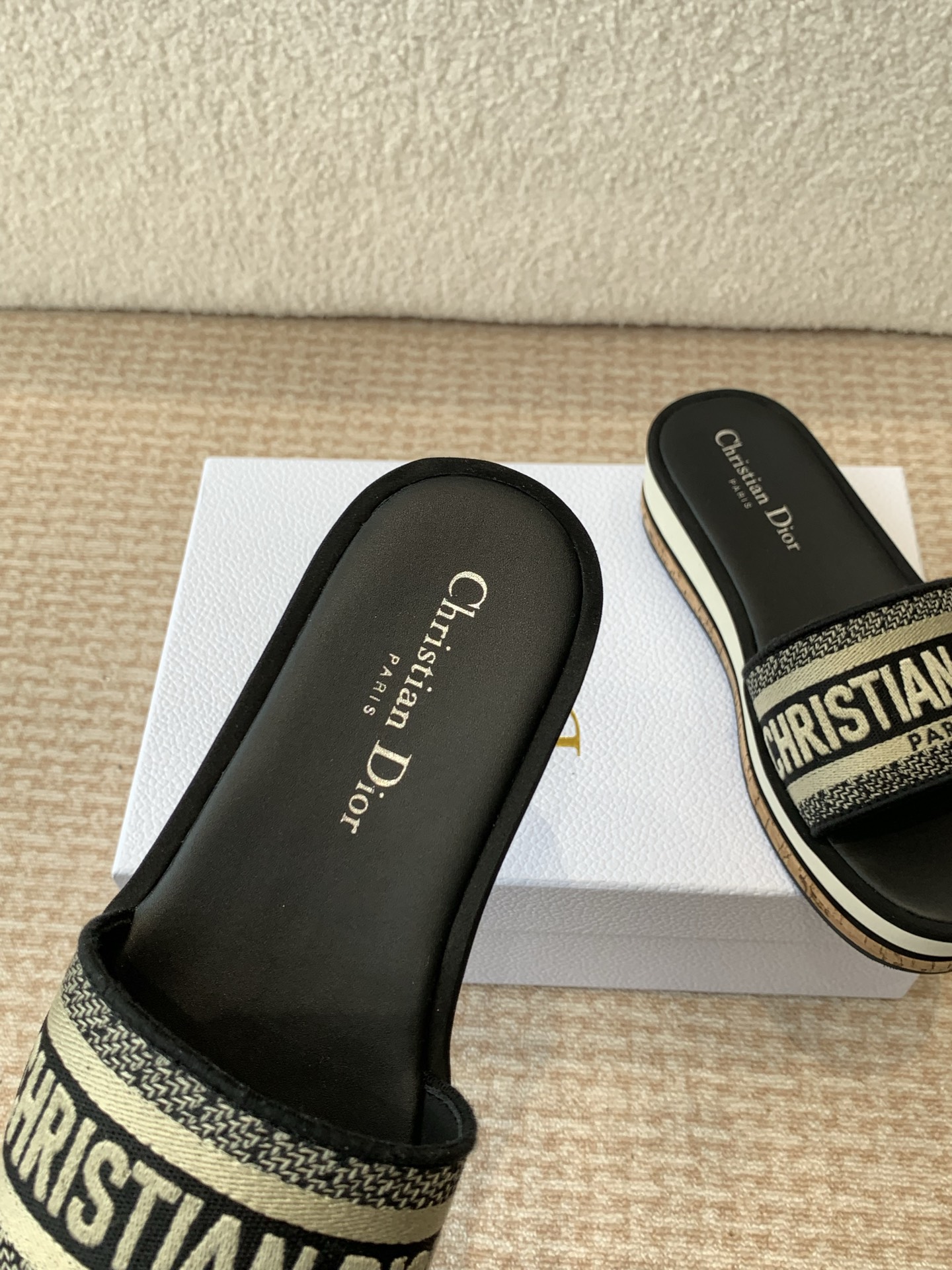 Dior Dior 迪奥 25ss 春夏新款 IVIETA DWAY 果冻色平底一字拖鞋 凉鞋