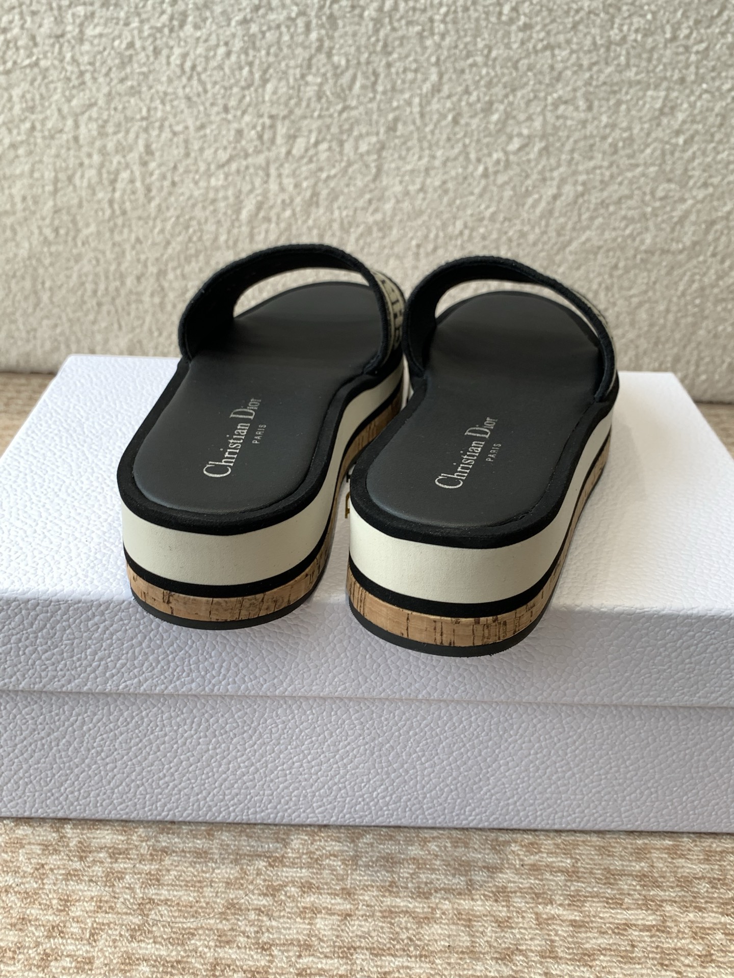 Dior Dior 迪奥 25ss 春夏新款 IVIETA DWAY 果冻色平底一字拖鞋 凉鞋