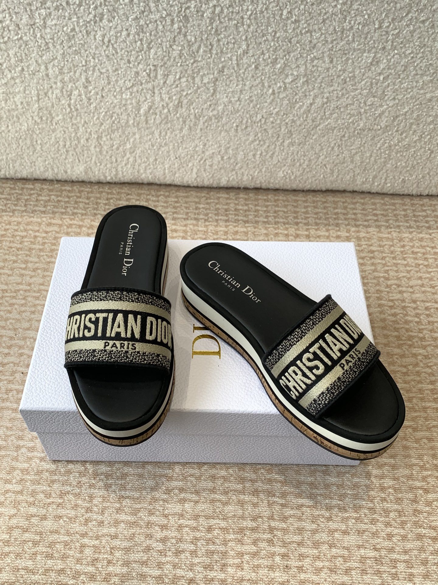 Dior Dior 迪奥 25ss 春夏新款 IVIETA DWAY 果冻色平底一字拖鞋 凉鞋
