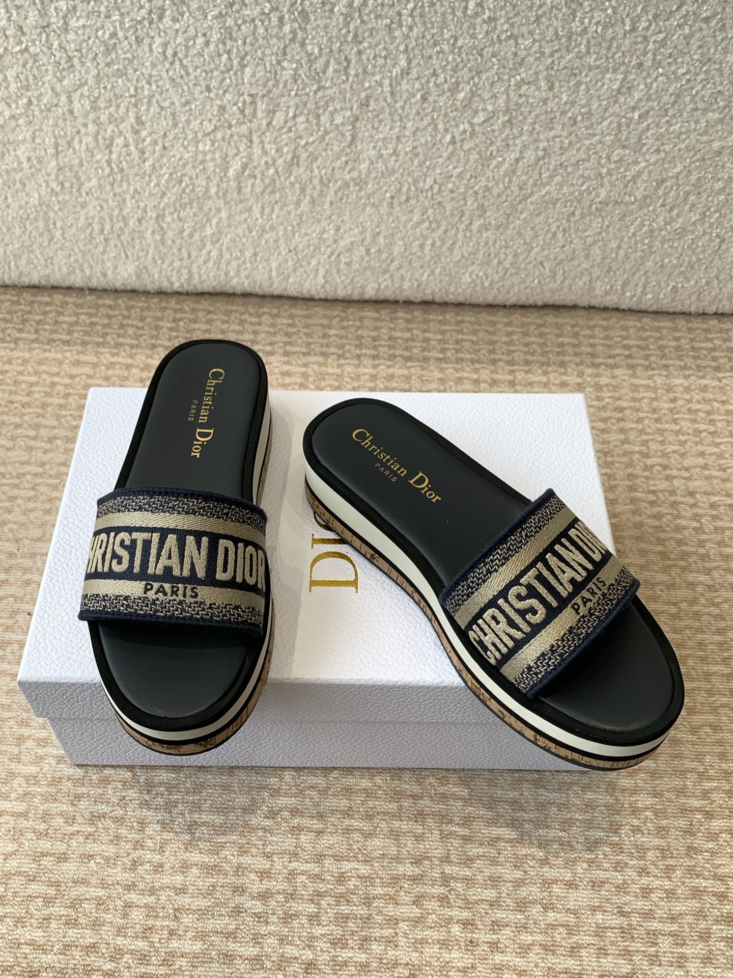 Dior Dior 迪奥 25ss 春夏新款 IVIETA DWAY 果冻色平底一字拖鞋 凉鞋