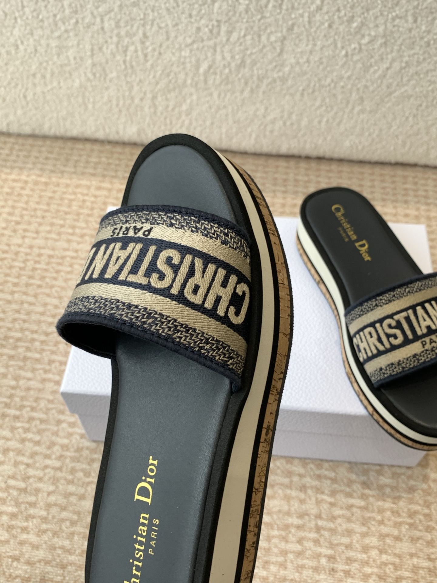 Dior Dior 迪奥 25ss 春夏新款 IVIETA DWAY 果冻色平底一字拖鞋 凉鞋