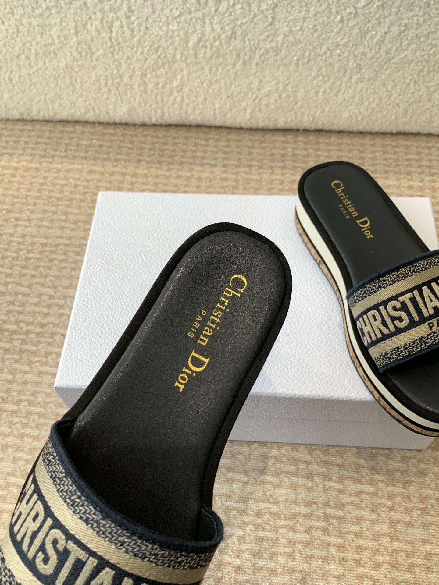 Dior Dior 迪奥 25ss 春夏新款 IVIETA DWAY 果冻色平底一字拖鞋 凉鞋