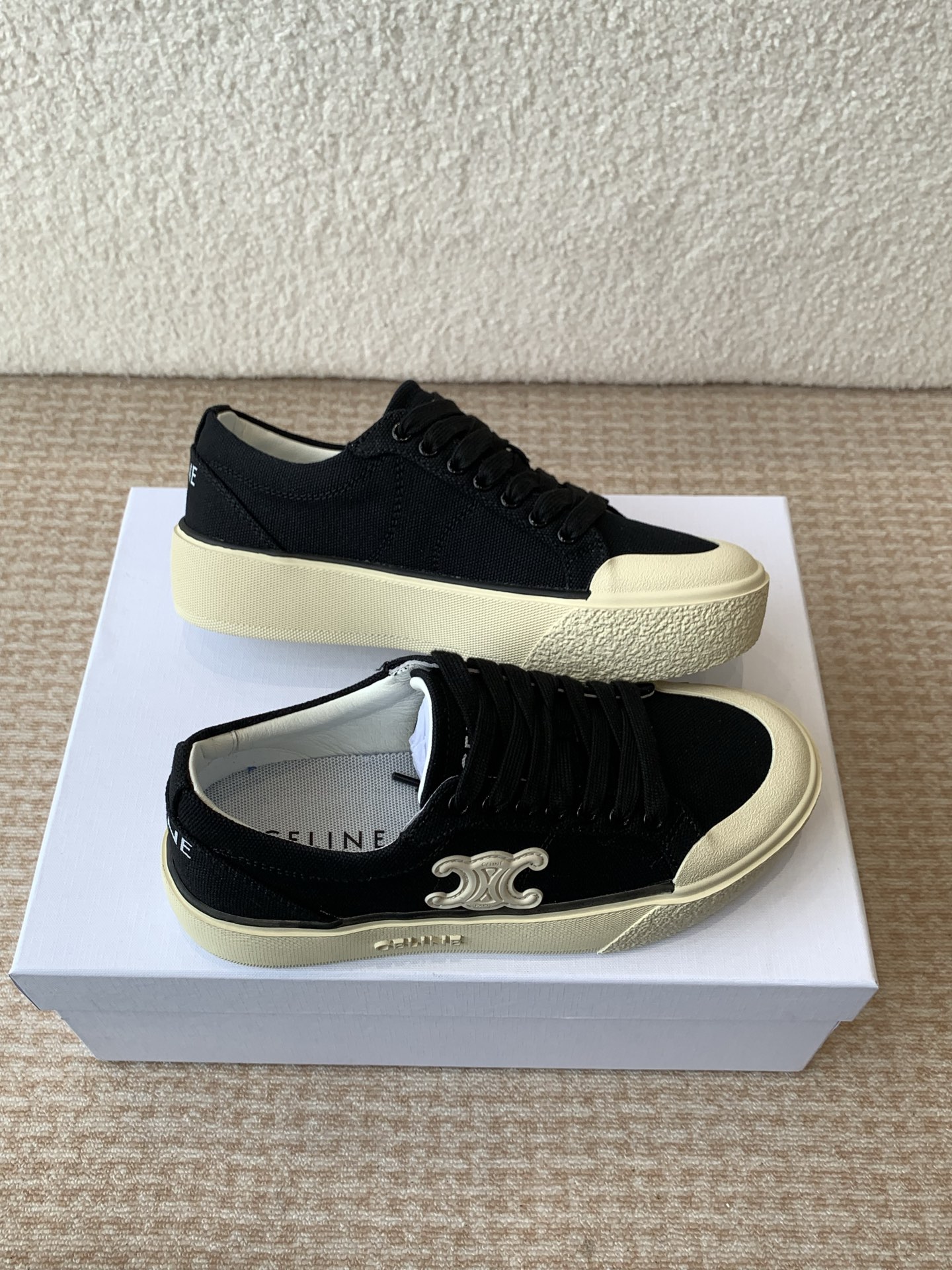 Celine CR-03 Runner Sneakers, Canvas Upper, Triomphe Logo, Comfortable & Stylish 4 i1742283630077 6767 0 2