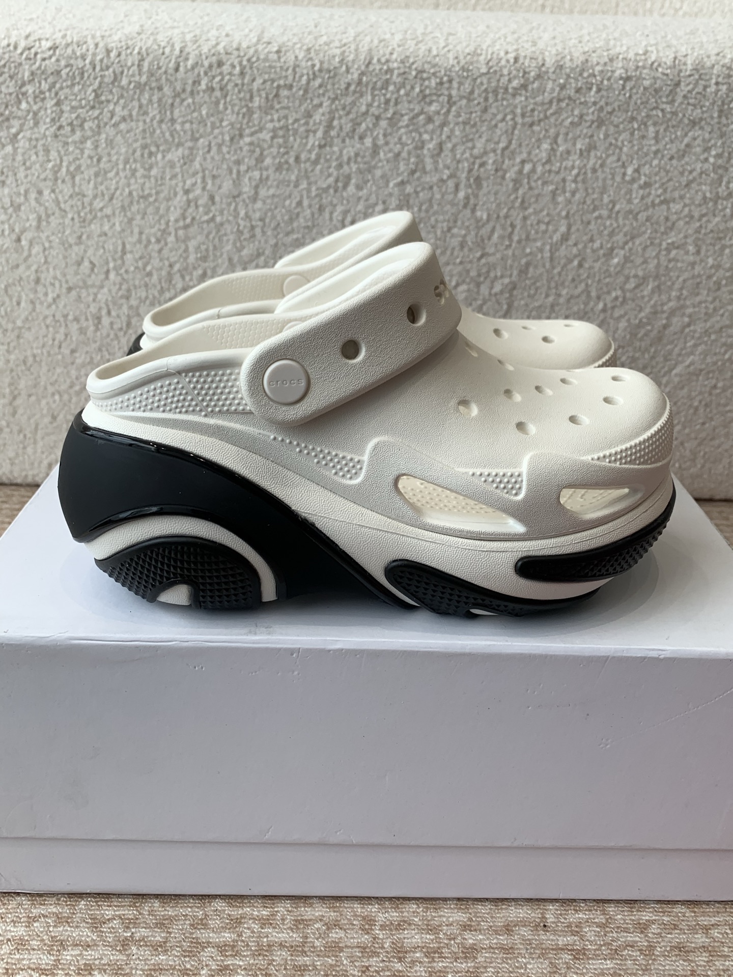 Crocs Classic Mega Crush Clog Sandals White Black Platform Slip-On Shoes 4 i1742284410219 1113 0 1
