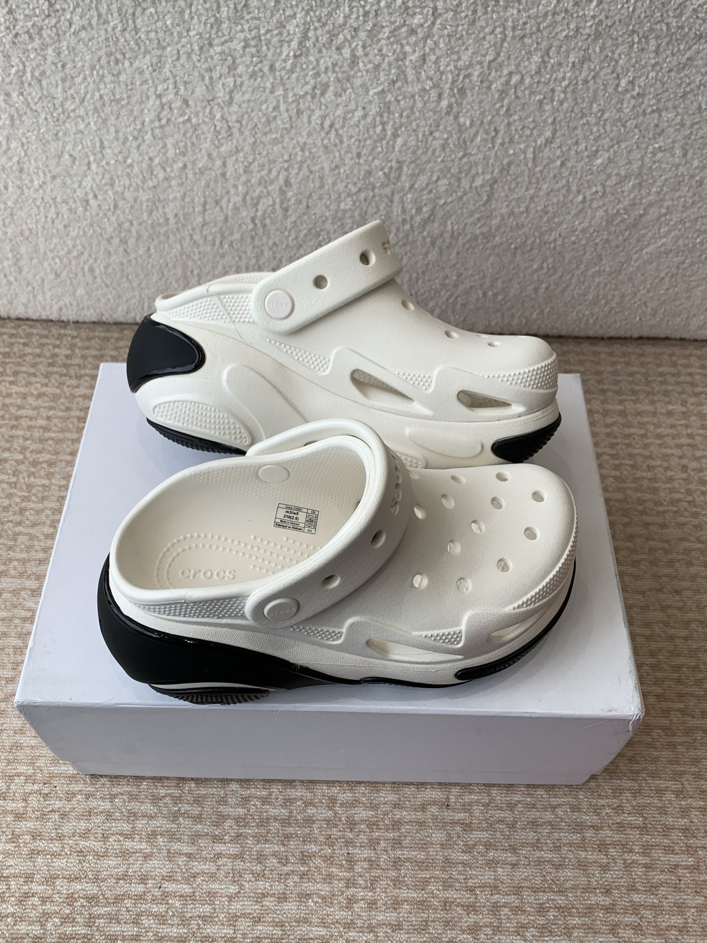 Crocs Classic Mega Crush Clog Sandals White Black Platform Slip-On Shoes