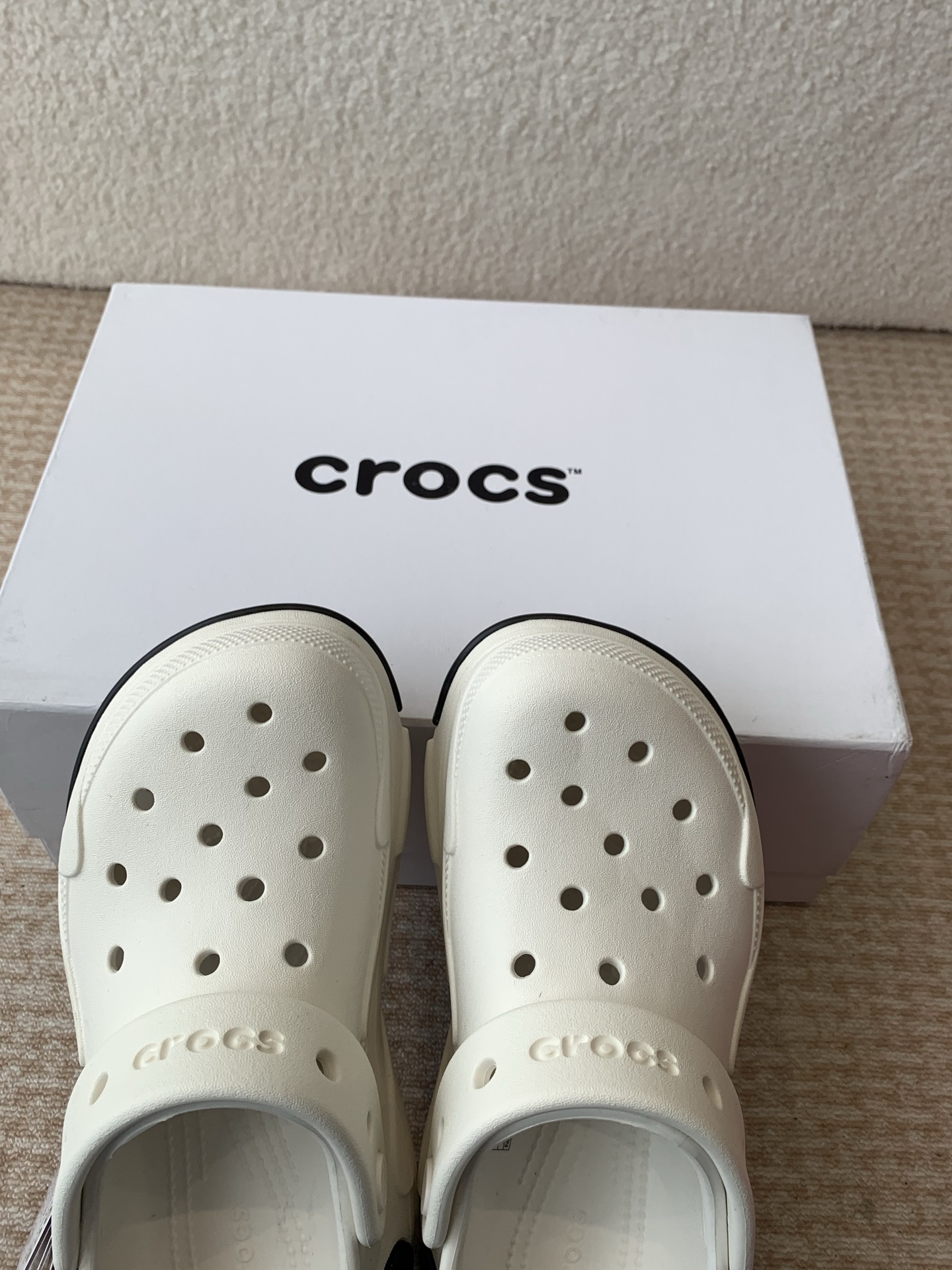 Crocs Classic Mega Crush Clog Sandals White Black Platform Slip-On Shoes 7 i1742284410486 4552 0 5