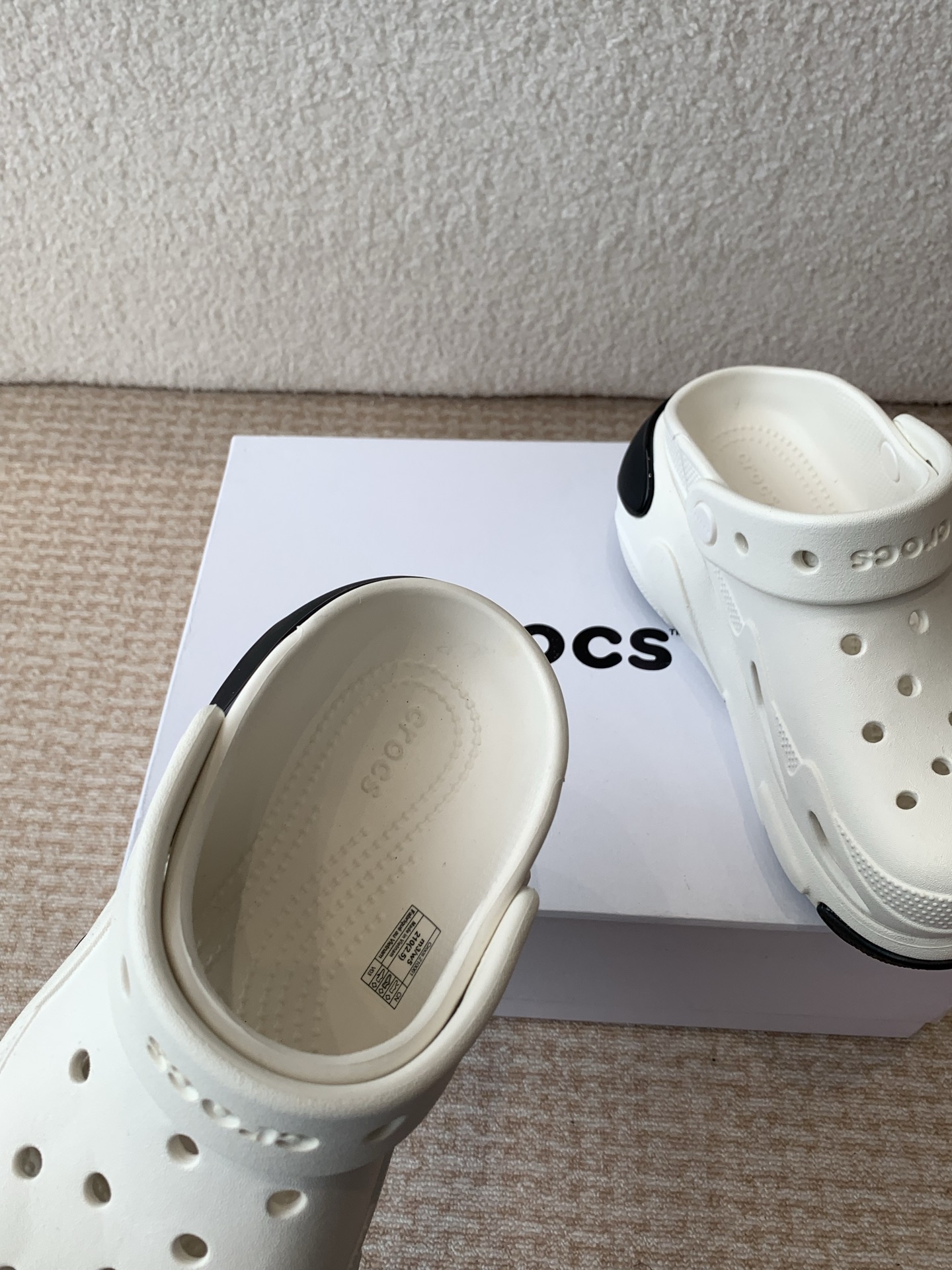 Crocs Classic Mega Crush Clog Sandals White Black Platform Slip-On Shoes 8 i1742284413745 2703 0 6