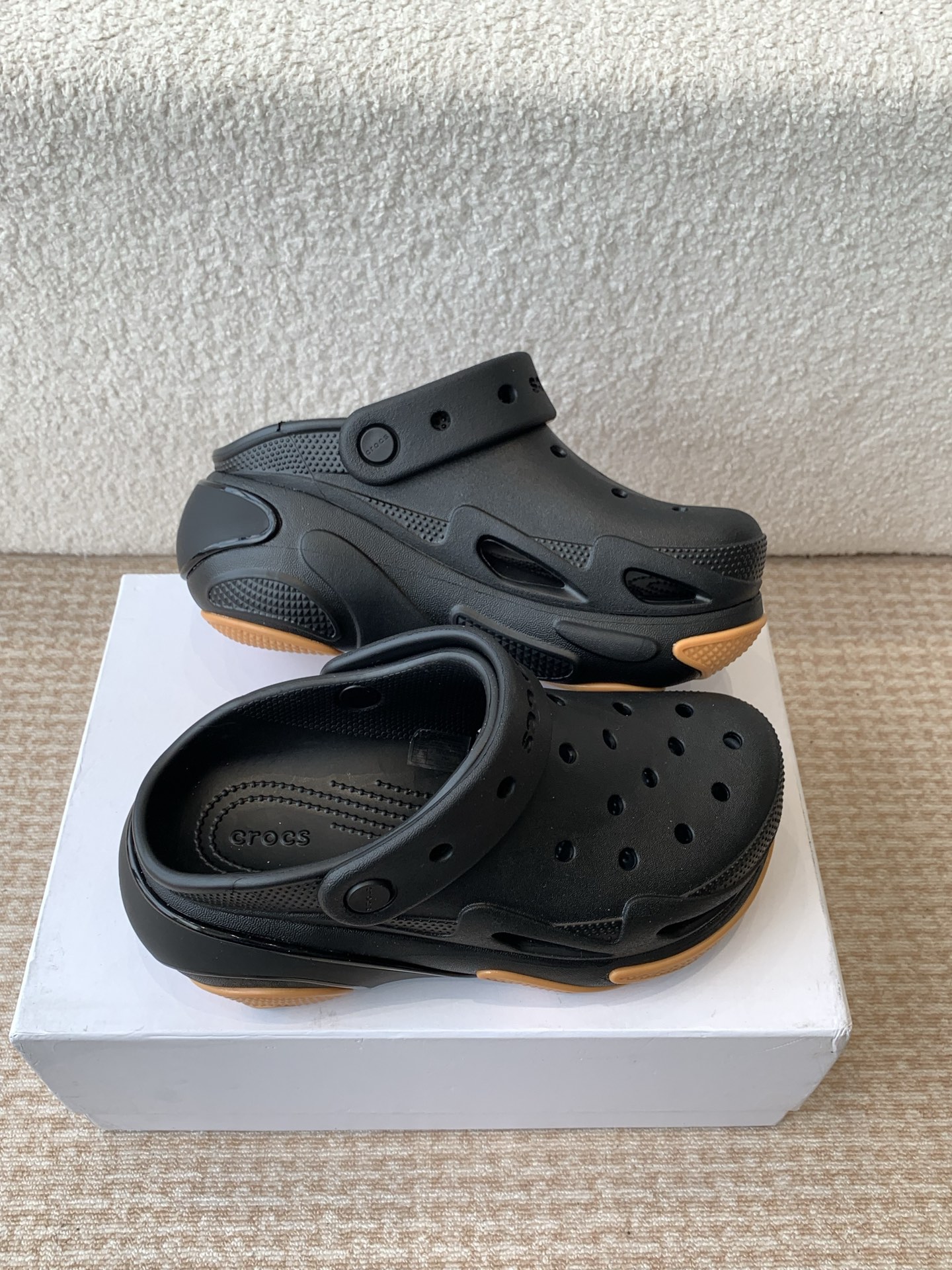 Crocs Classic Mega Crush Clog Sandal, Lightweight and Comfortable 4 i1742284598160 4783 0 2