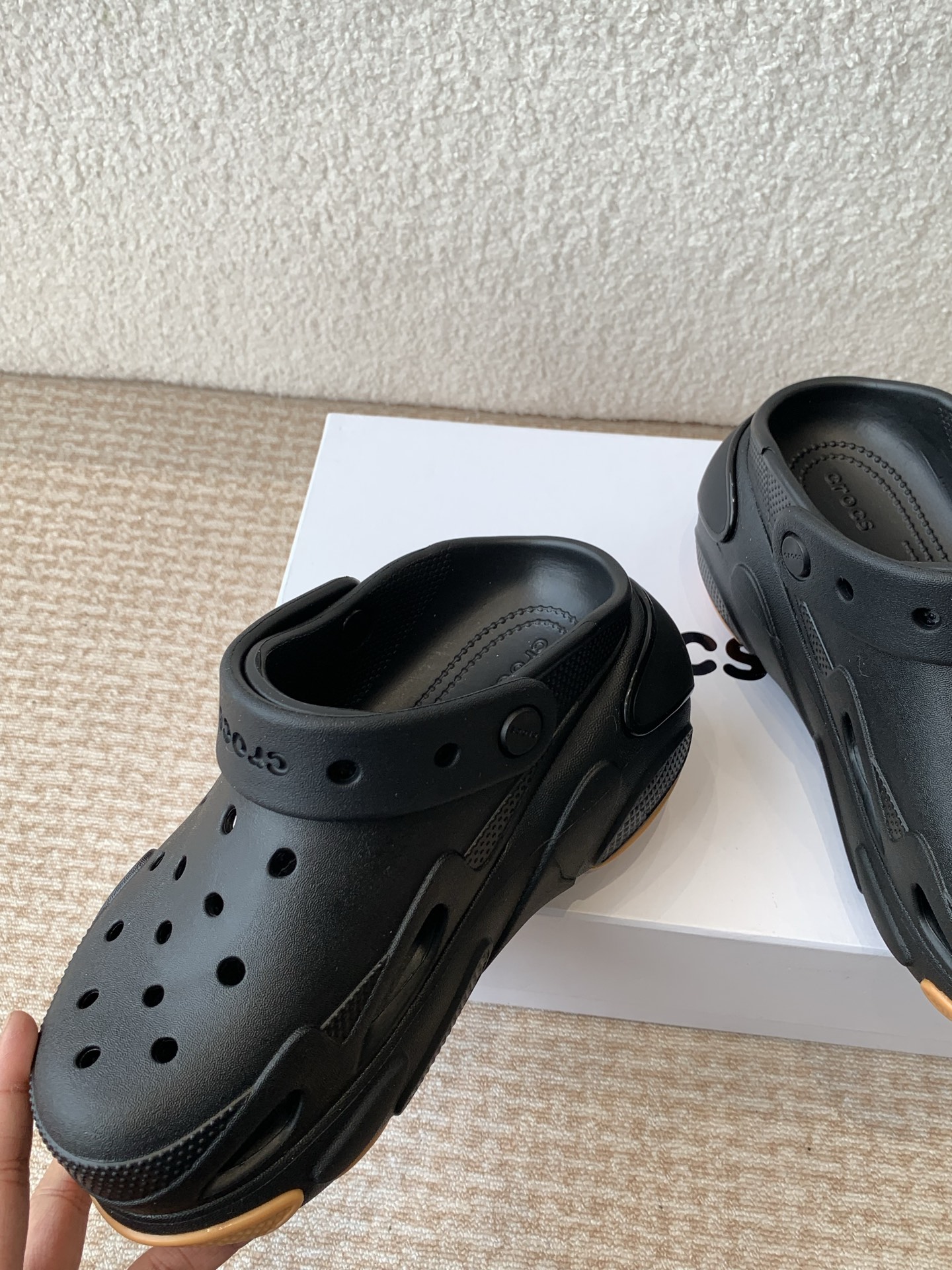 Crocs Classic Mega Crush Clog Sandal, Lightweight and Comfortable 7 i1742284598301 80 0 5