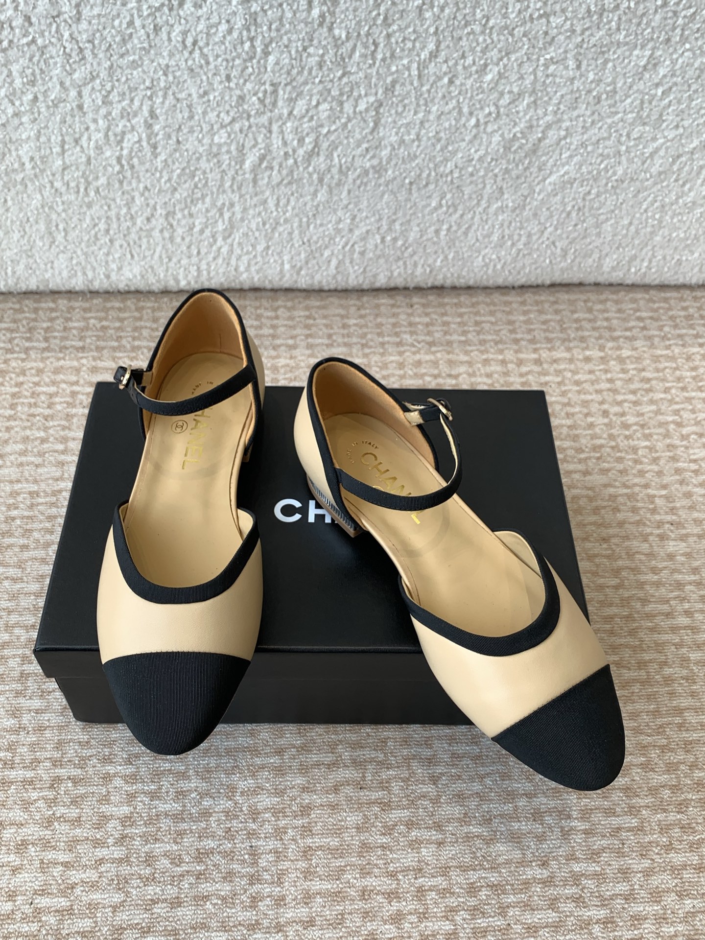 Crocs Classic Mega Crush Clog Sandals Beach Water Casual Shoes 11 i1742284630565 6551 0 9