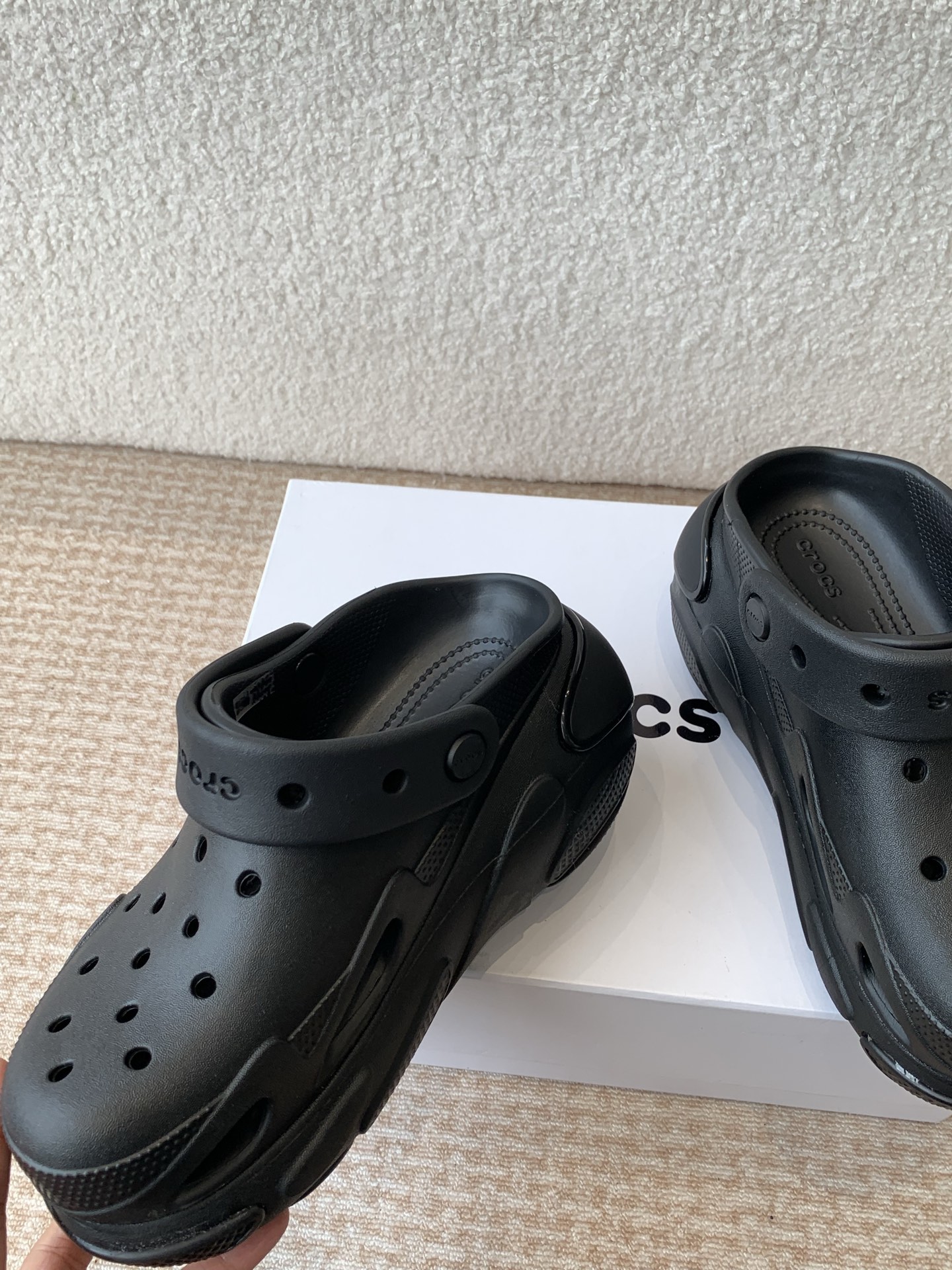 Crocs Classic Mega Crush Clog Sandals Beach Water Casual Shoes 6 i1742284630664 7544 0 4