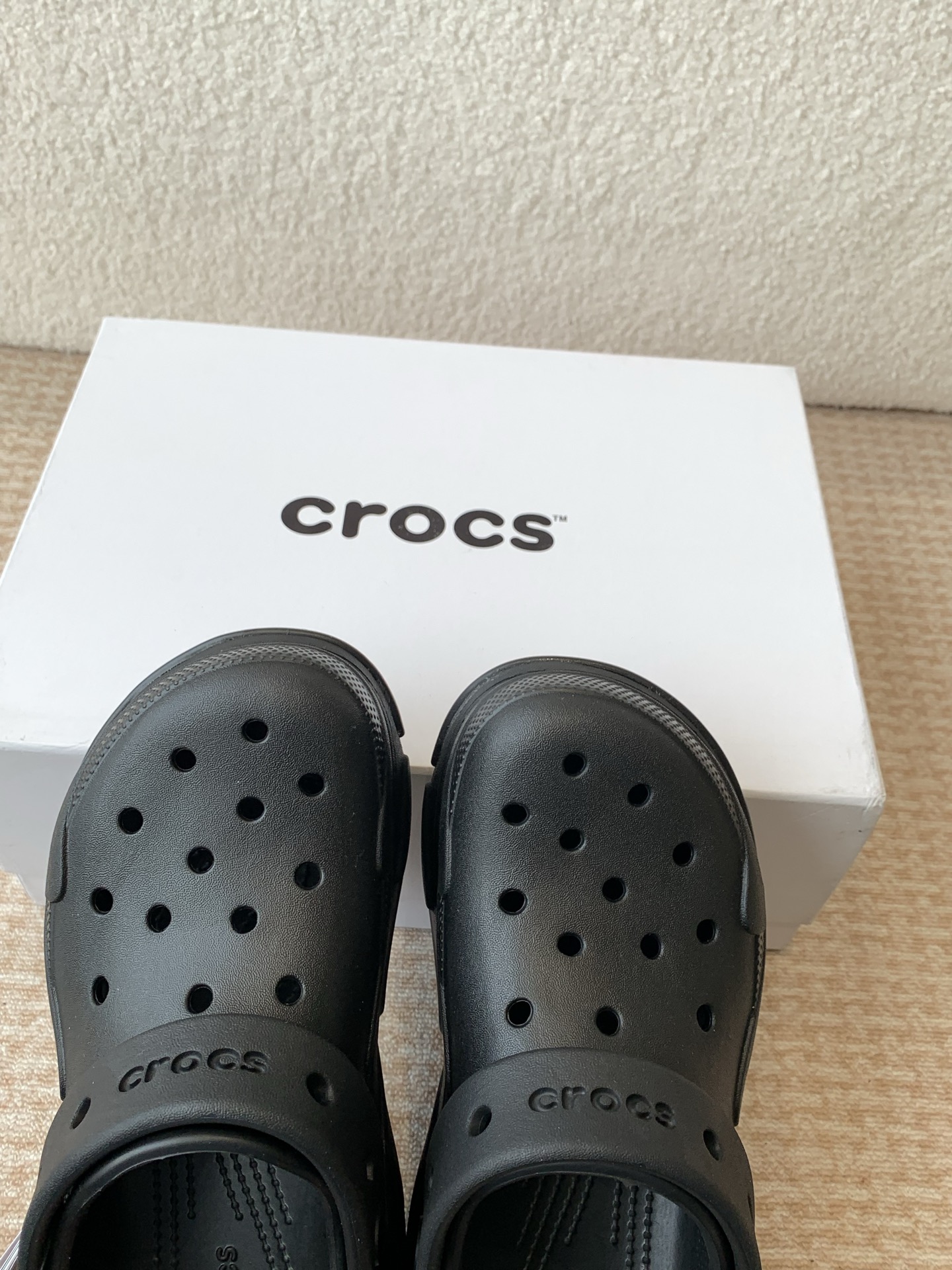 Crocs Classic Mega Crush Clog Sandals Beach Water Casual Shoes 7 i1742284633416 823 0 5