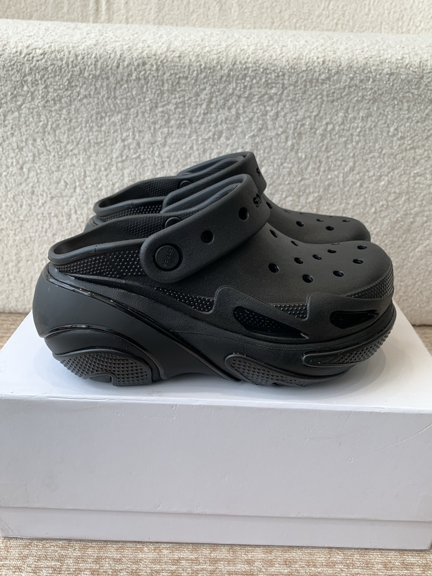 Crocs Classic Mega Crush Clog Sandals Beach Water Casual Shoes