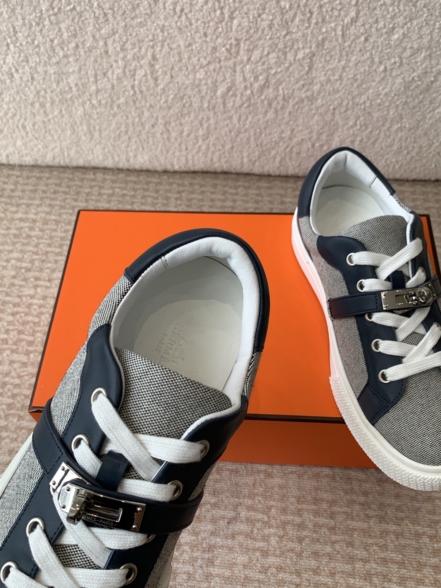 Hermes Kelly Buckle Lace-Up Sneakers Thick Sole Shoes for Couples 8 i1742288044148 4756 0 6