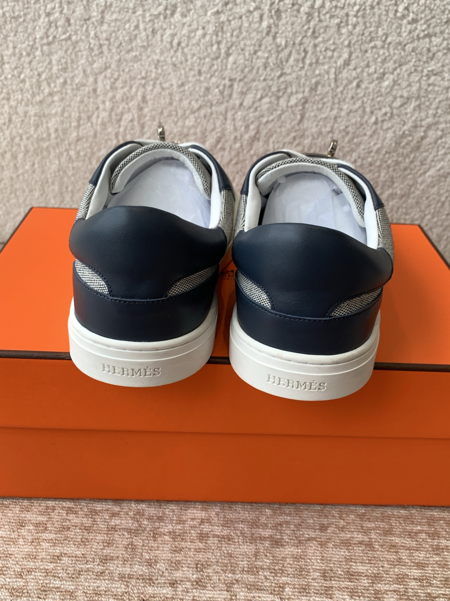 Hermes Kelly Buckle Lace-Up Sneakers Thick Sole Shoes for Couples 9 i1742288056496 8555 0 7