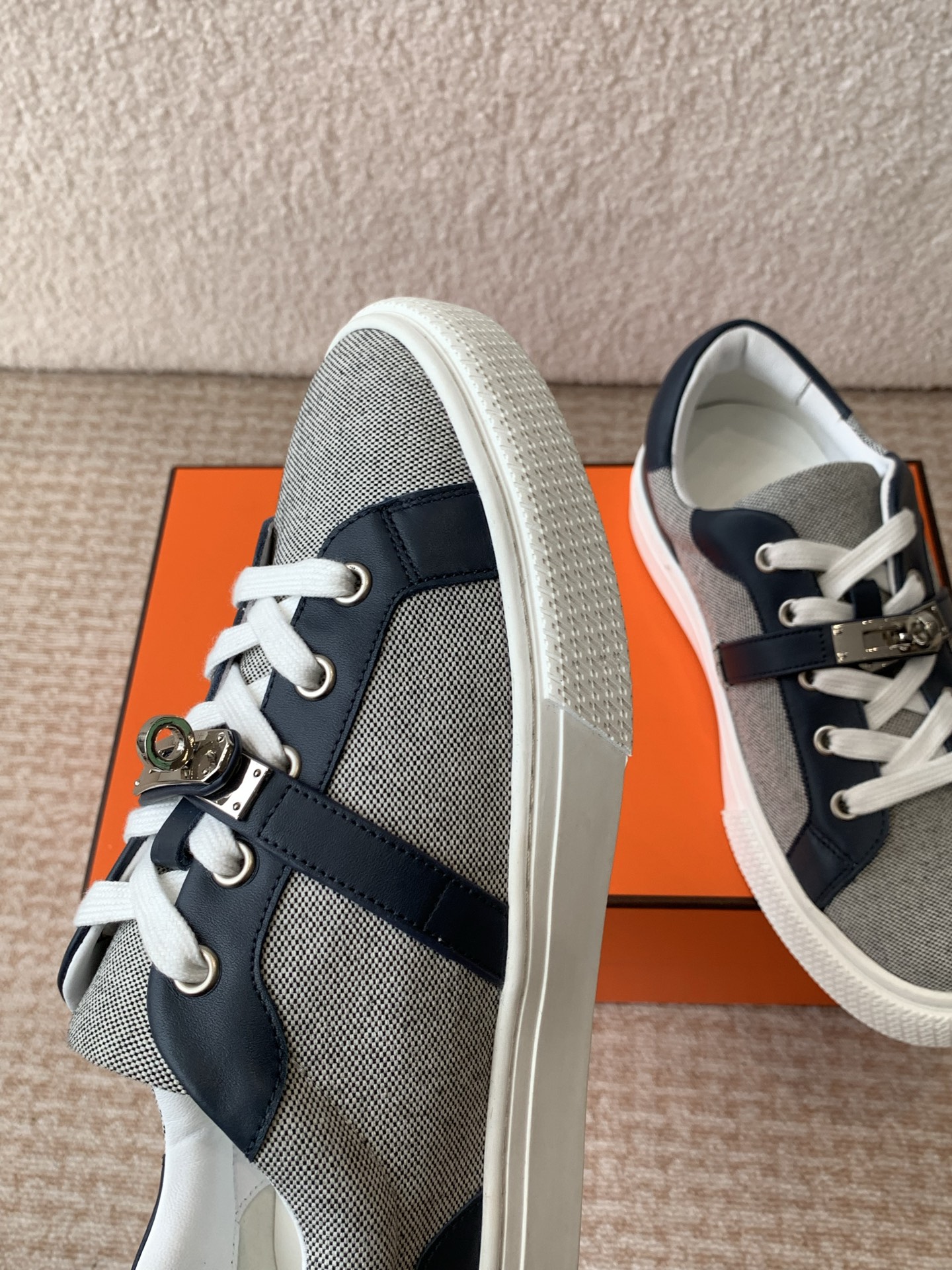 Hermes Kelly Buckle Lace-Up Sneakers Thick Sole Shoes for Couples 5 i1742288056654 3039 0 3