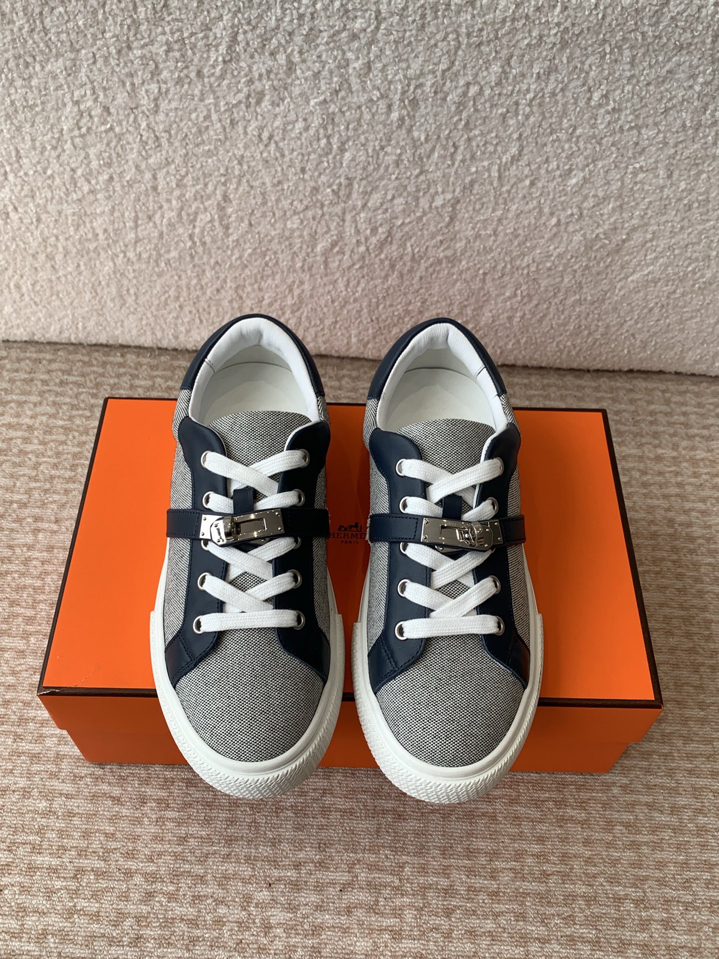 Hermes Kelly Buckle Lace-Up Sneakers Thick Sole Shoes for Couples 3 i1742288092481 1821 0 0