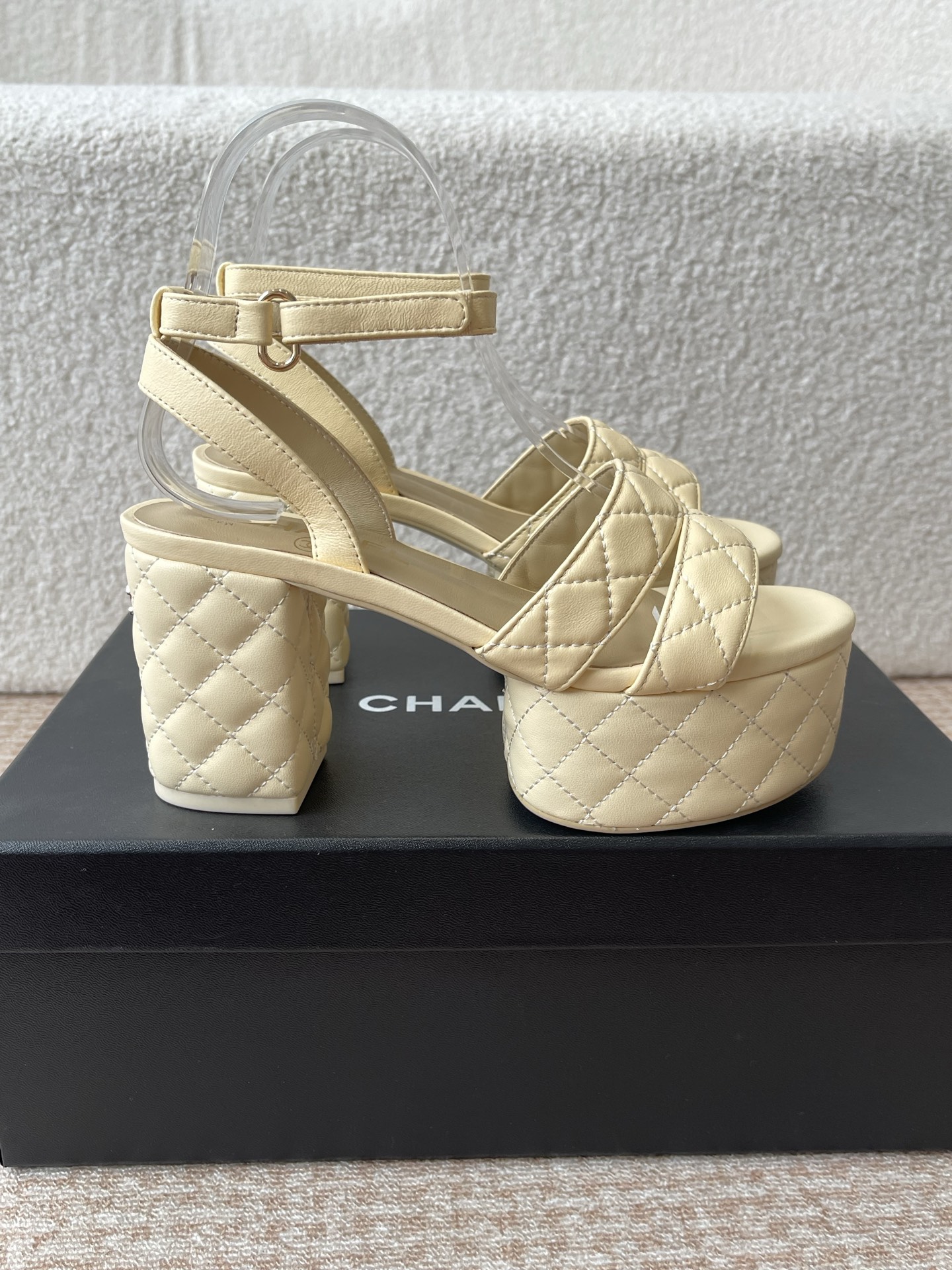 [Chanel Women