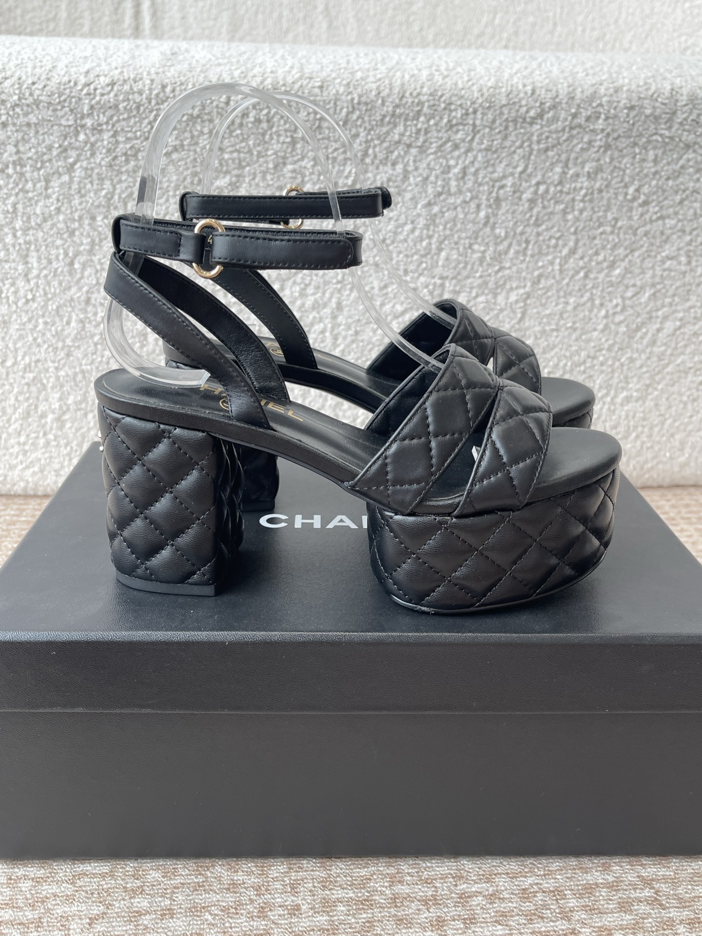 [Chanel Women
