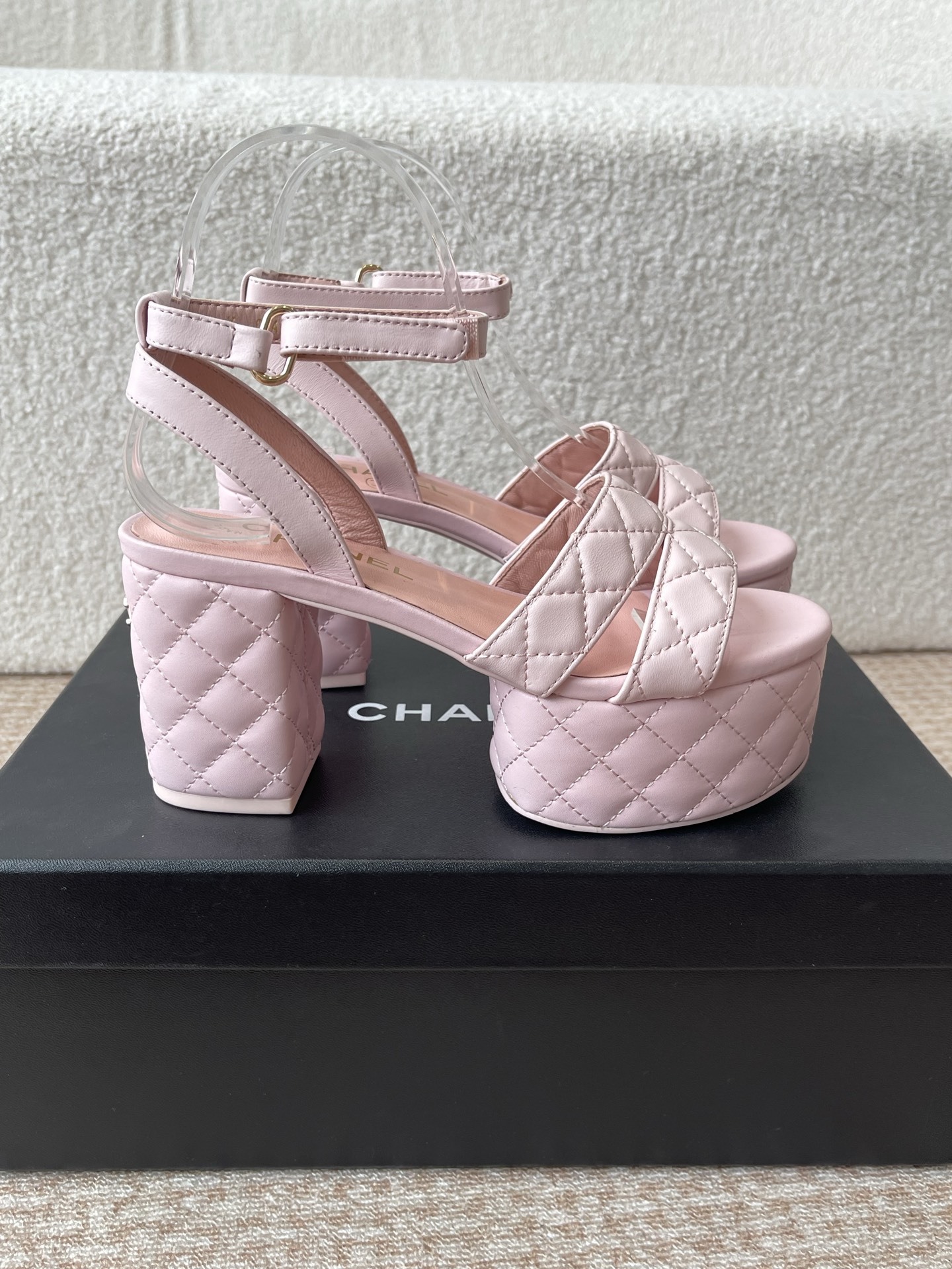 [Chanel Women