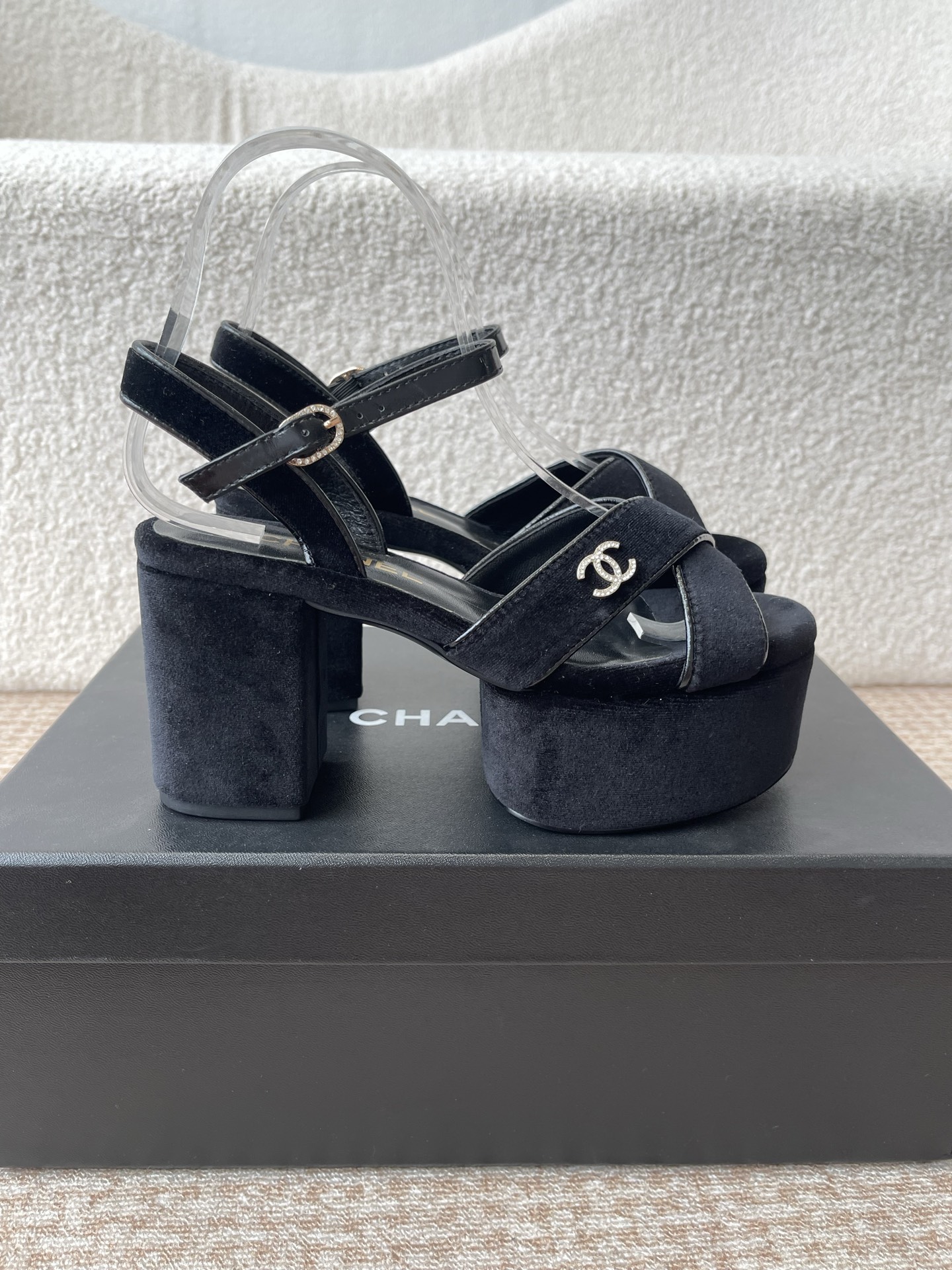 [Chanel Women