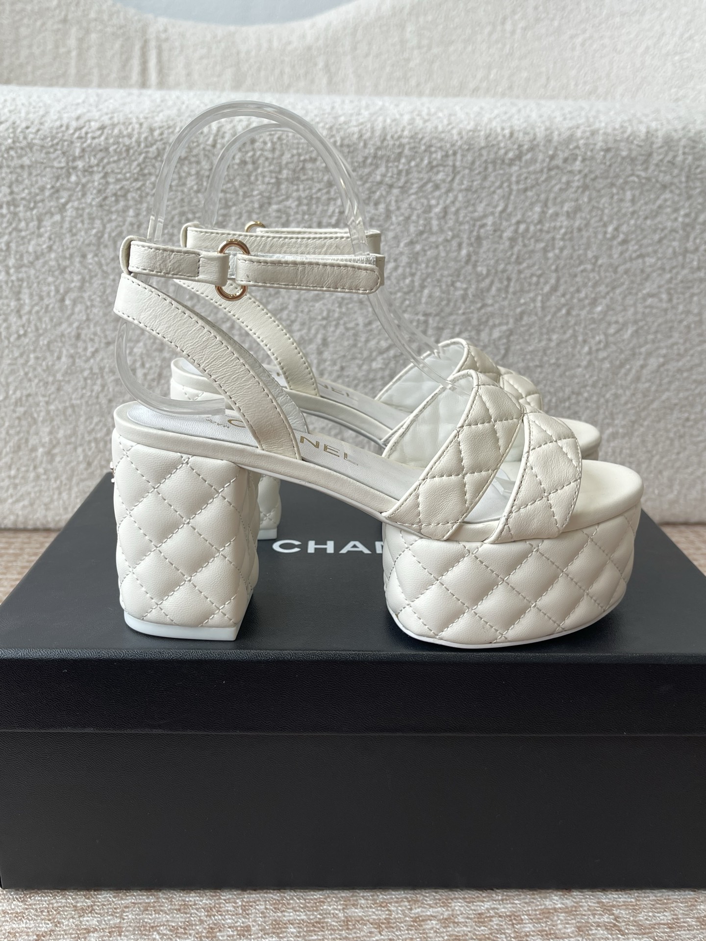 [Chanel Women