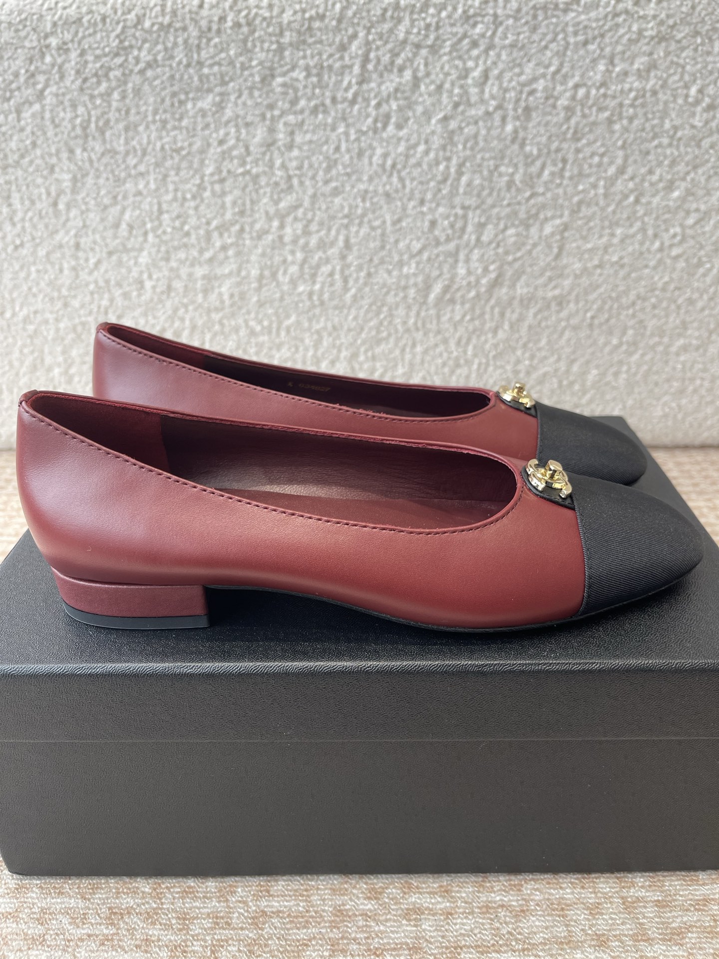 [Chanel Women
