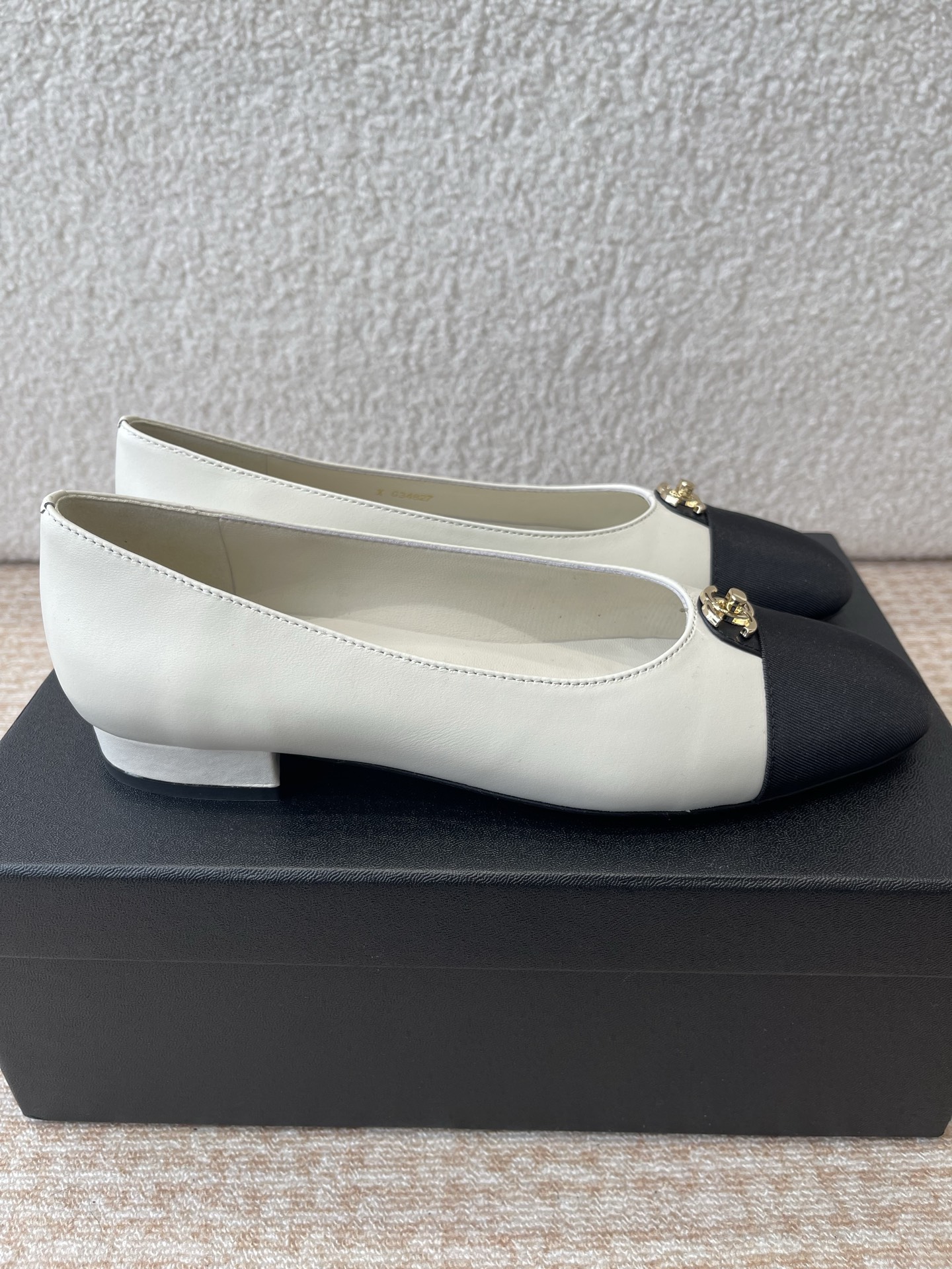 [Chanel Women
