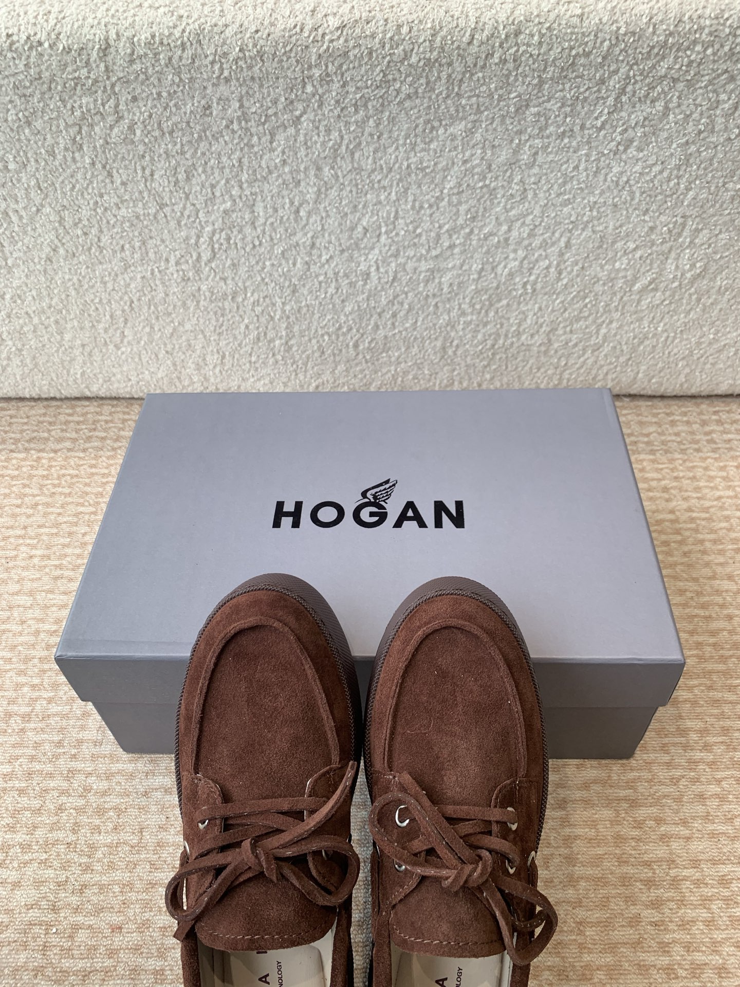 Hogan’s New H-Wrap Series H681: Comfortable Shoes with Super-Platform Sole - 图片 4