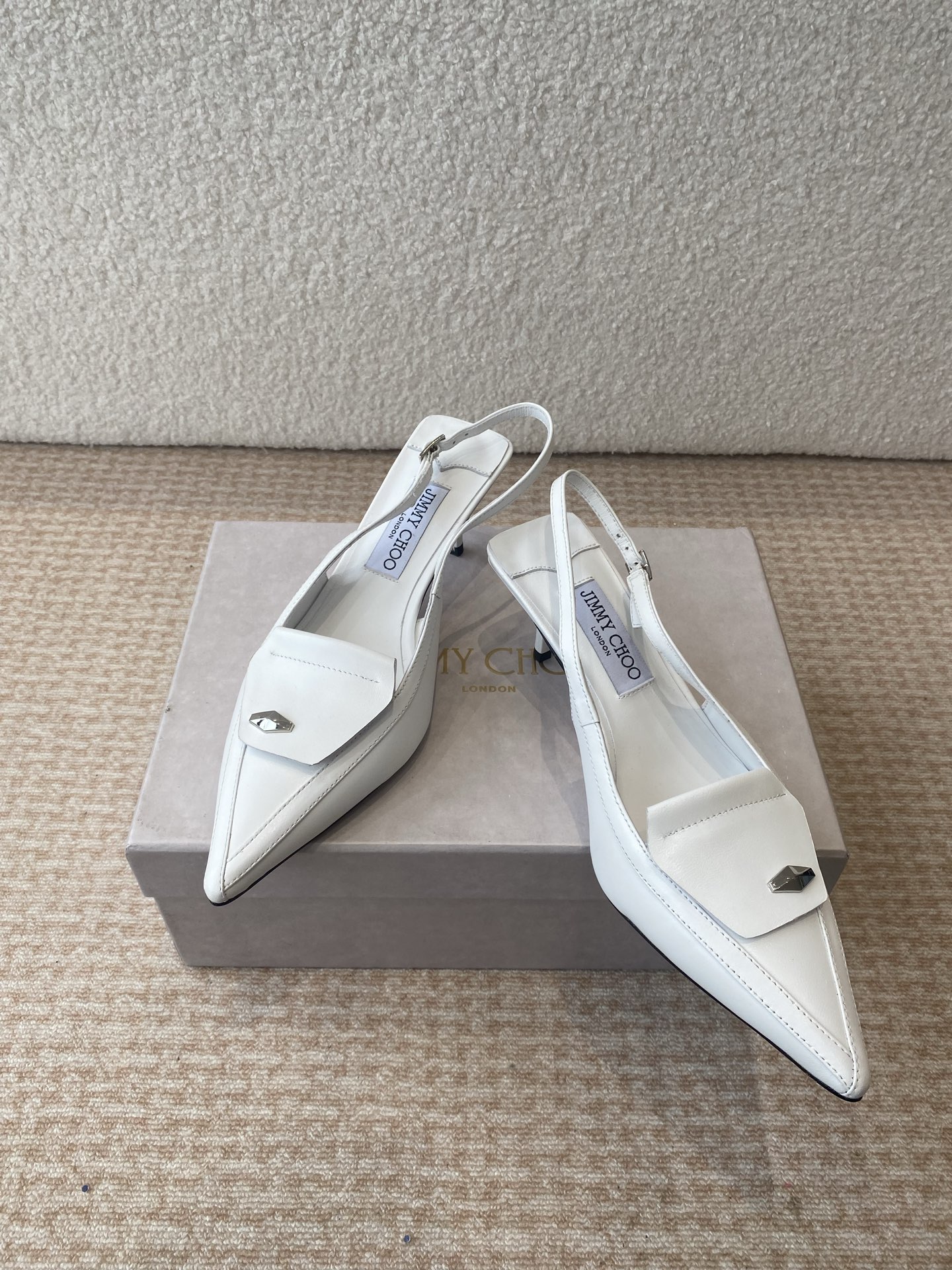 P725 Jimmy Choo Early Spring Heel Shoe Collection: Elegant Encounter with Foreign Publisher Recommendation - 图片 3