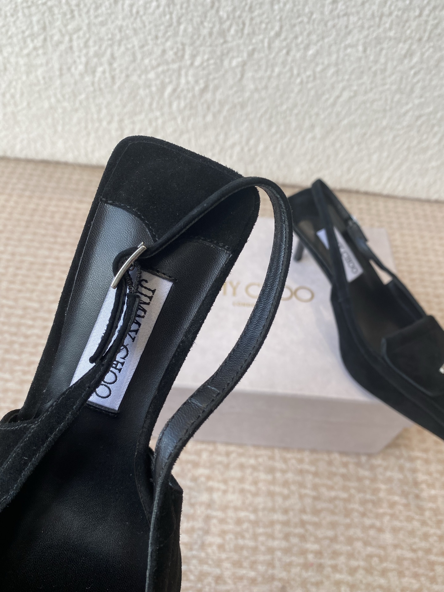 “Jimmy Choo Early Spring Collection: Elegant Encounter with Italian Skin Shoes” - 图片 6
