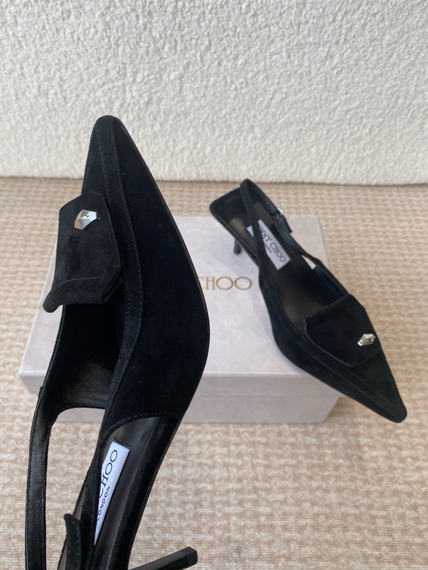 “Jimmy Choo Early Spring Collection: Elegant Encounter with Italian Skin Shoes” - 图片 5