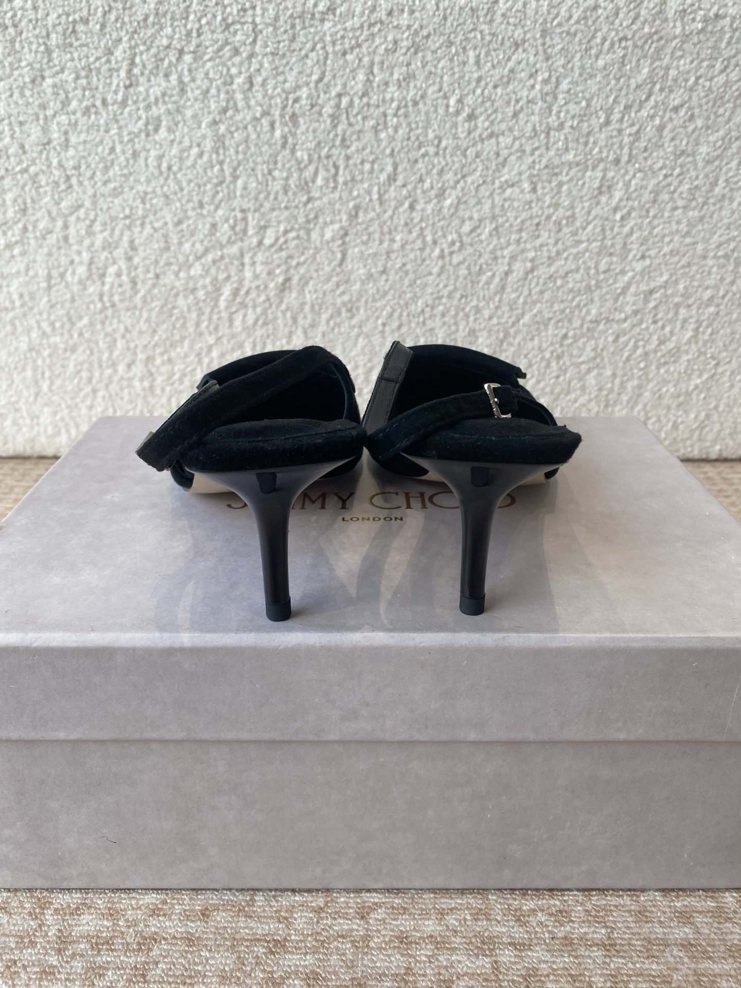 “Jimmy Choo Early Spring Collection: Elegant Encounter with Italian Skin Shoes” - 图片 8
