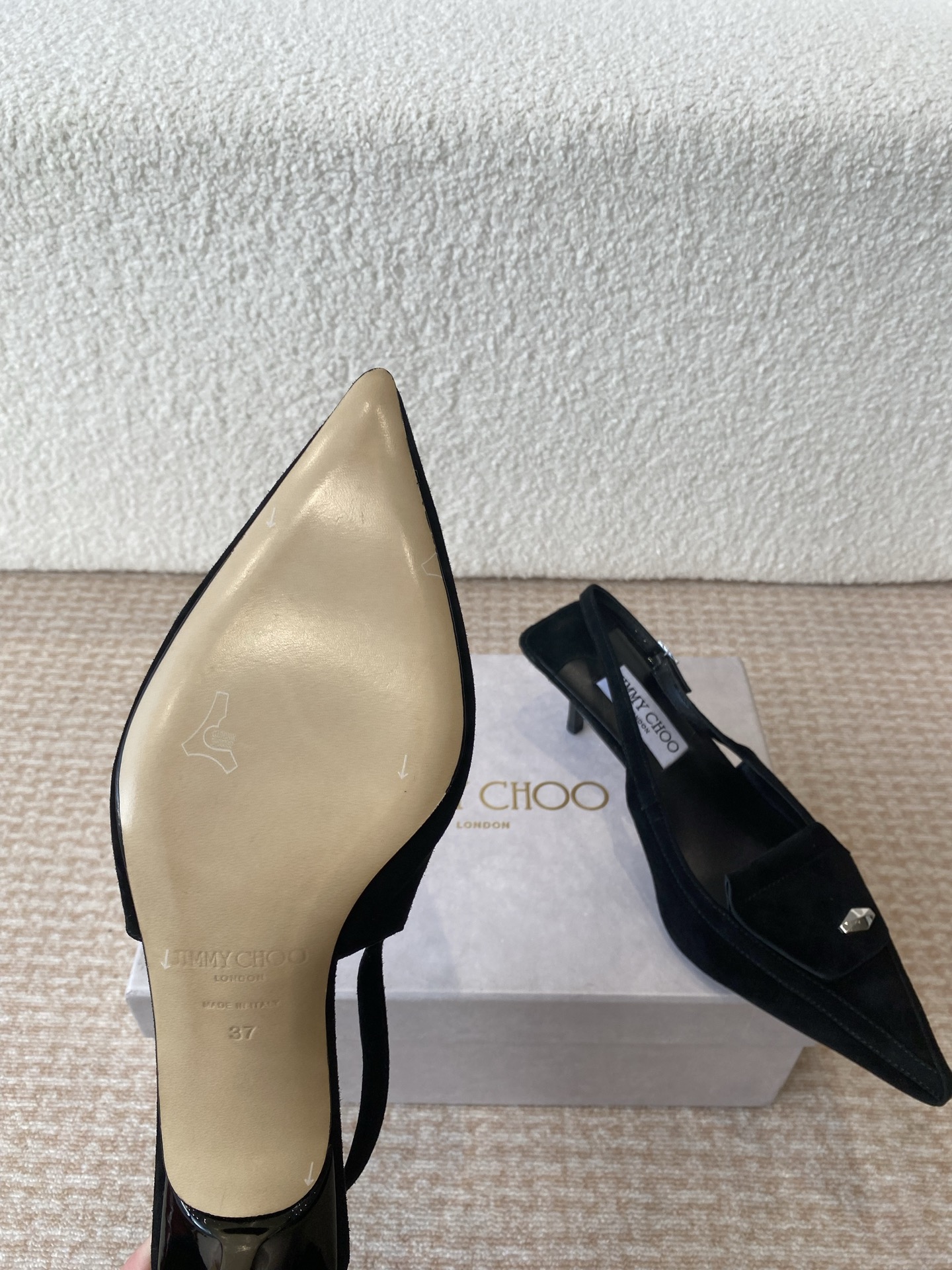 “Jimmy Choo Early Spring Collection: Elegant Encounter with Italian Skin Shoes” - 图片 9