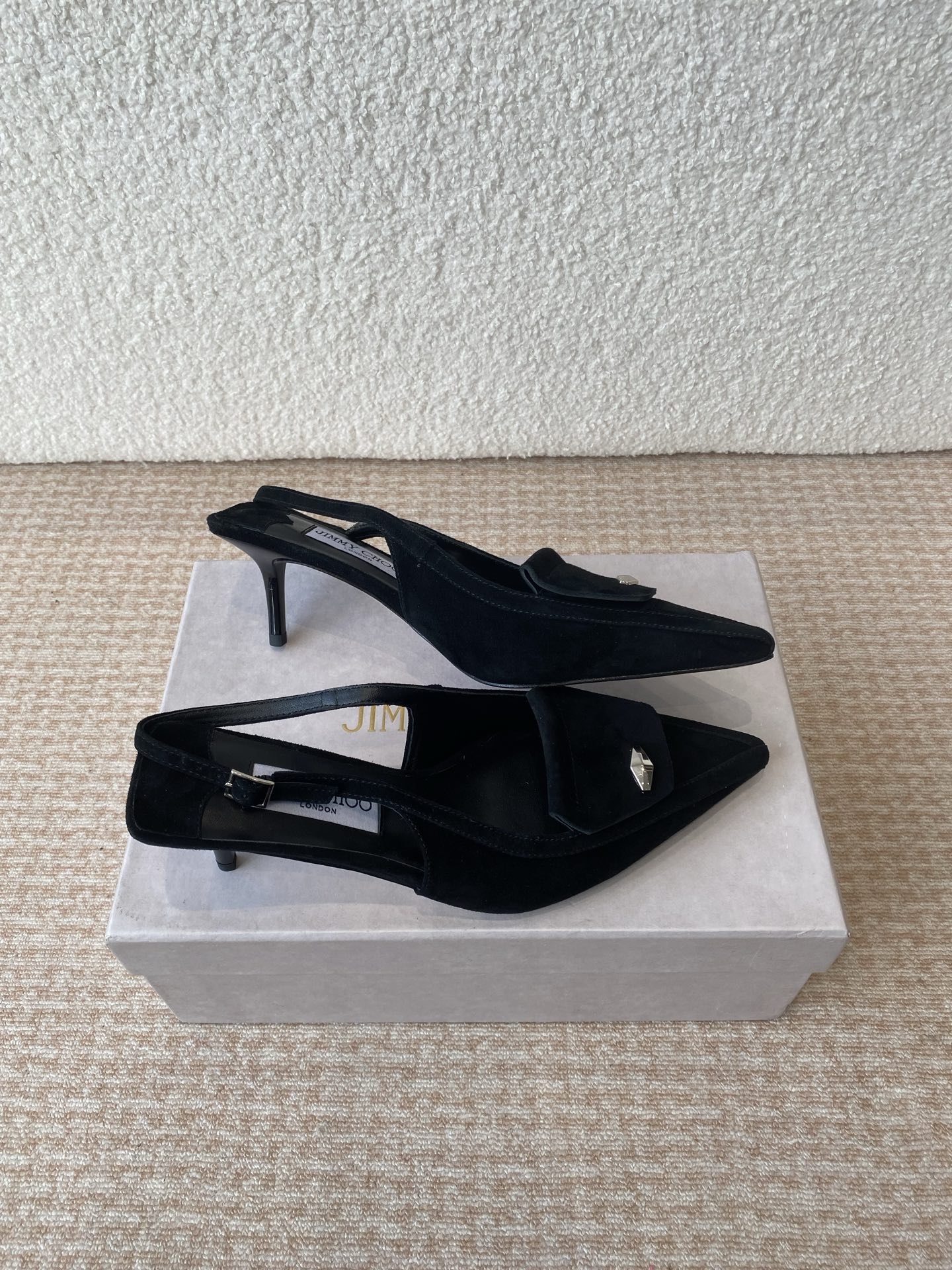 “Jimmy Choo Early Spring Collection: Elegant Encounter with Italian Skin Shoes” - 图片 3