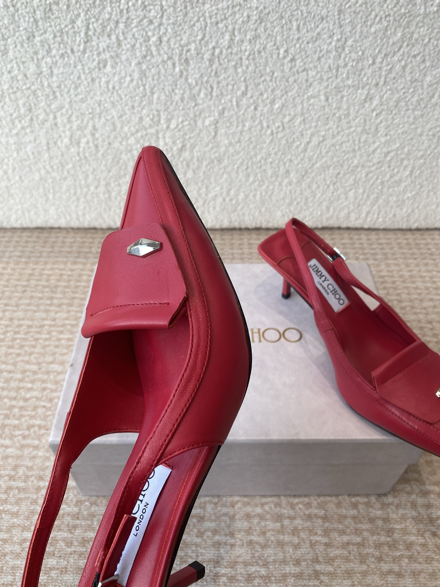 “Jimmy Choo Early Spring Collection: Elegant Encounter with Italian Skin Shoes” - 图片 5